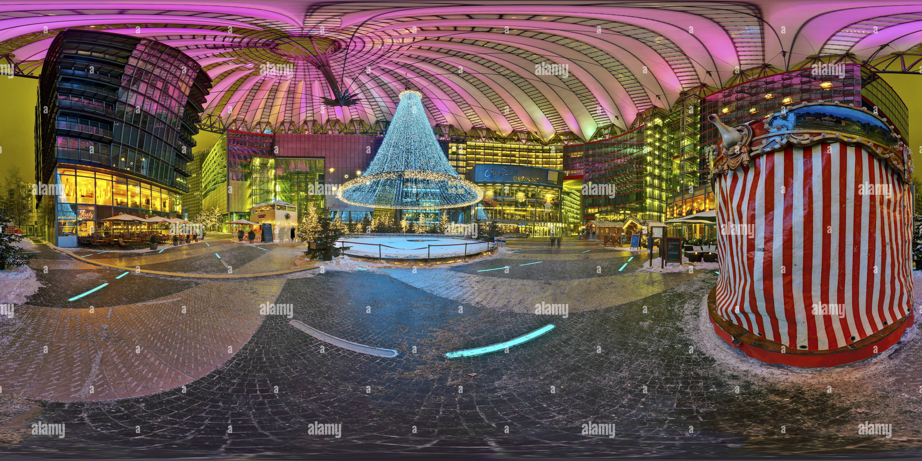 360 Grad Panorama Ansicht von Christmas-Time im Sony Center - Berlin