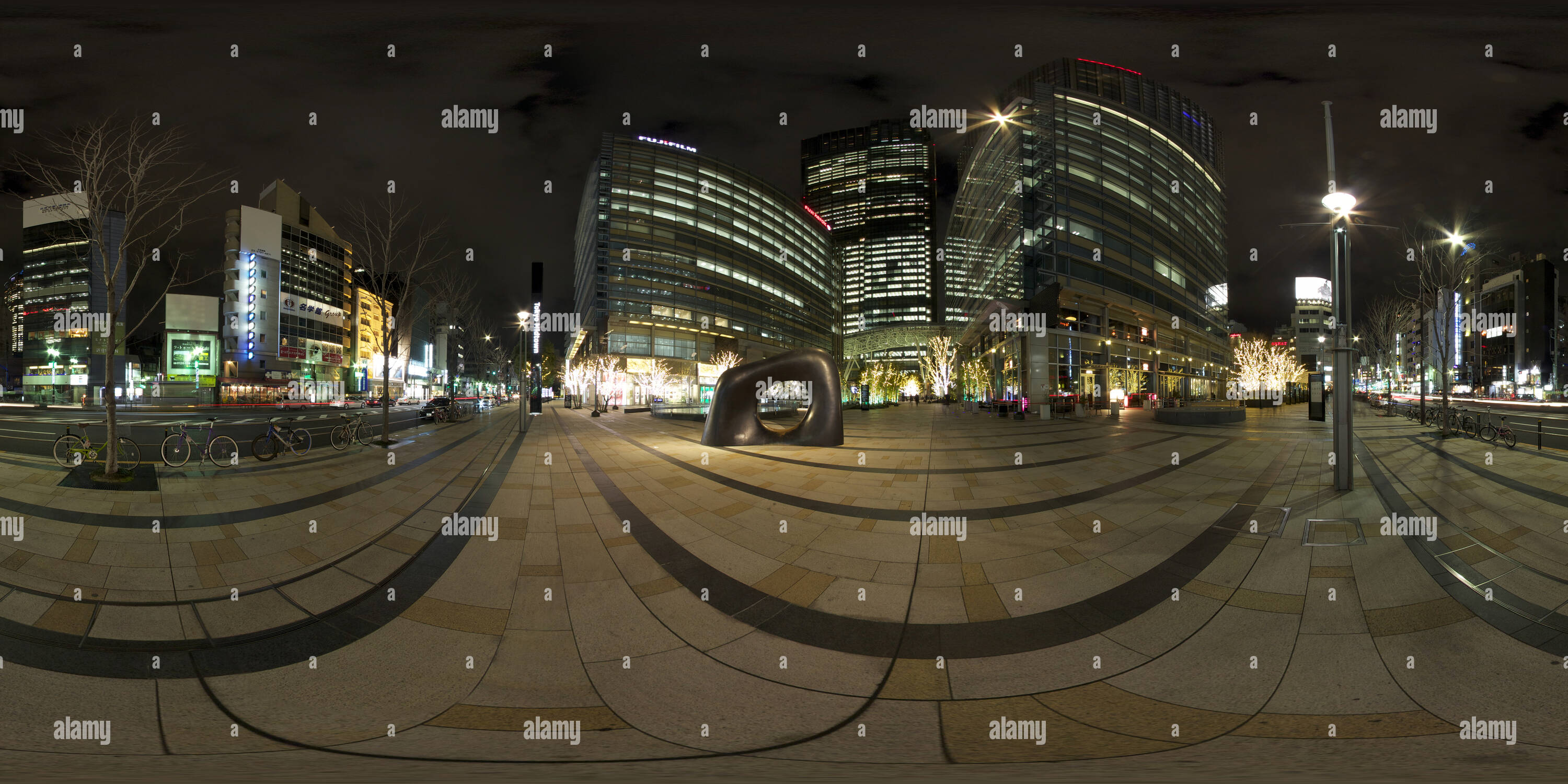 360 Grad Panorama Ansicht von Bronze Objekt 'Myomu' Tokyo Midtown