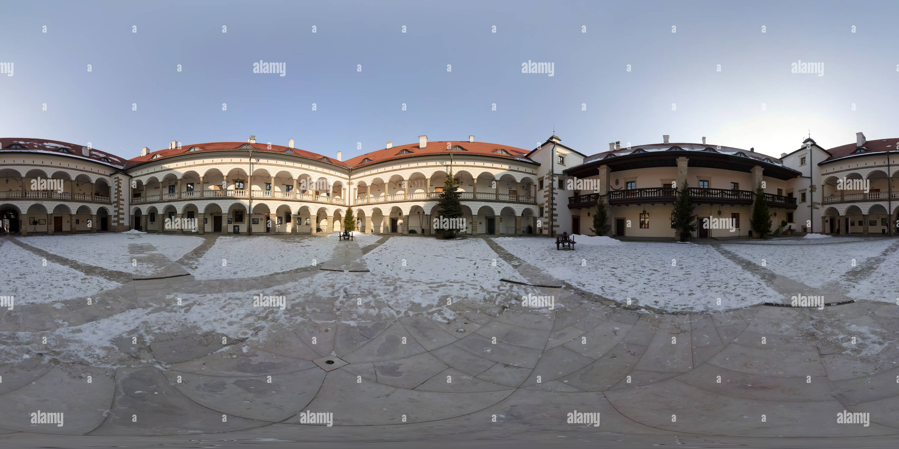 360 Grad Panorama Ansicht von Niepołomice, Königliches Schloss #2