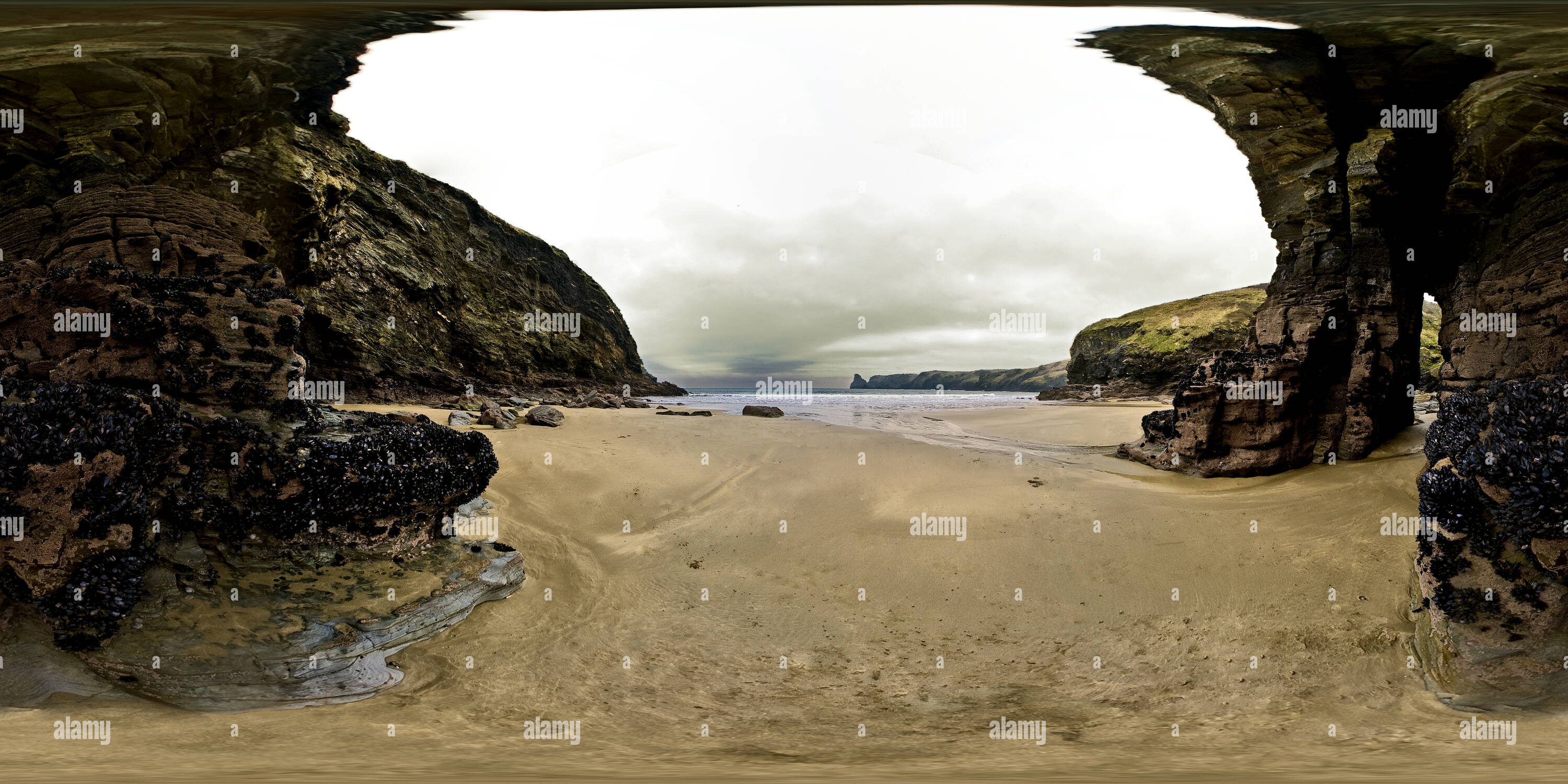 360 Grad Panorama Ansicht von Ein Wintertag im bossiney Haven, Cornwall. VR