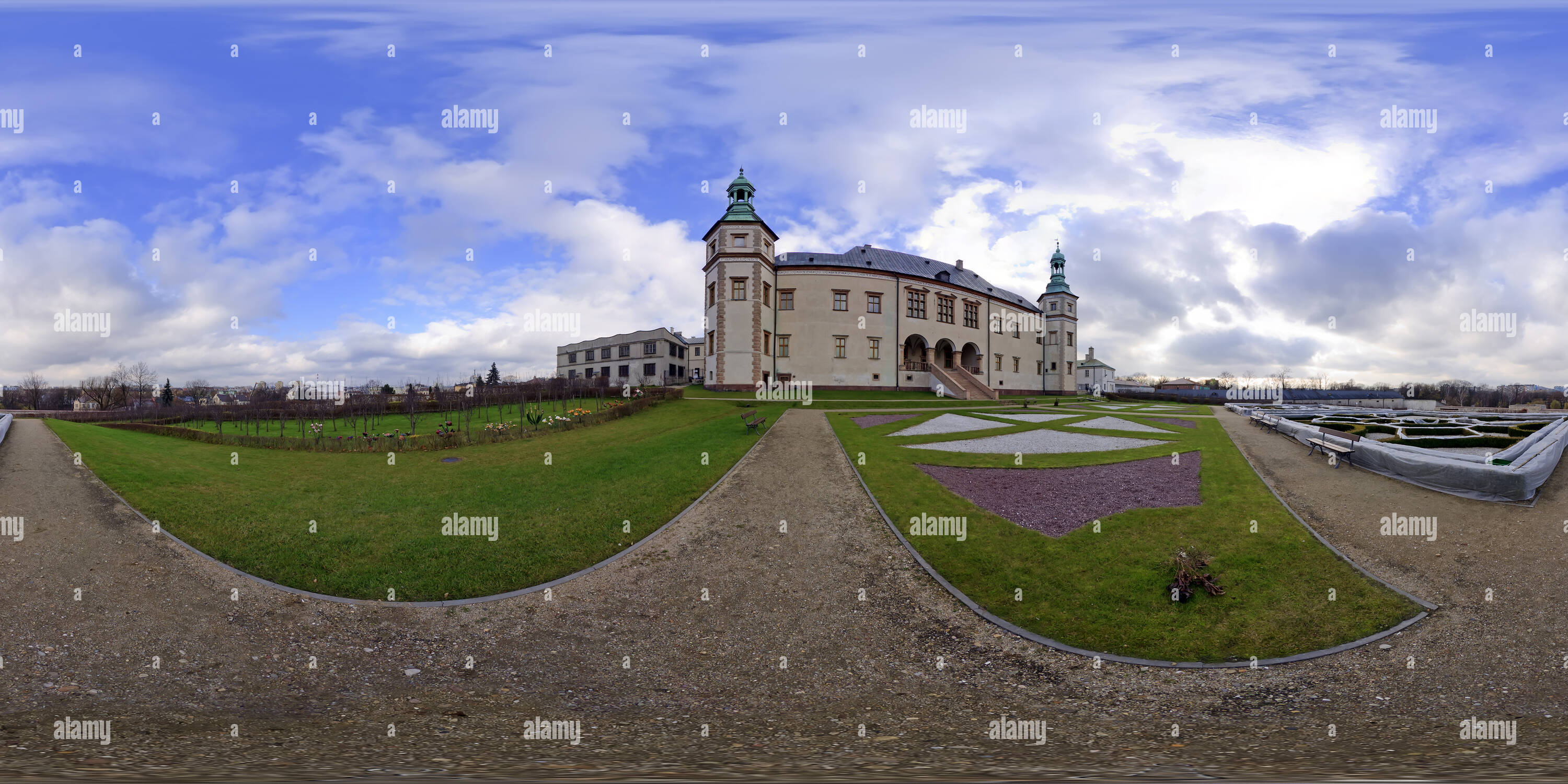 360 Grad Panorama Ansicht von Pałac Biskupów Krakowskich - Przed Zimą