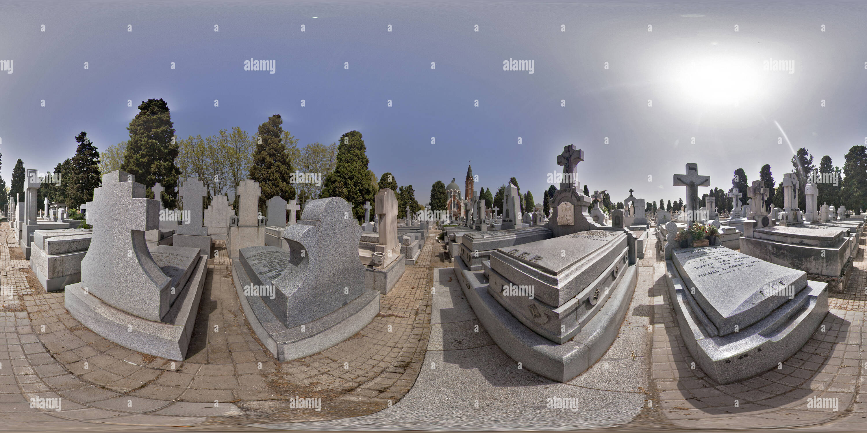 360 Grad Panorama Ansicht von Unsere Liebe Frau von Almudena Friedhof. Madrid