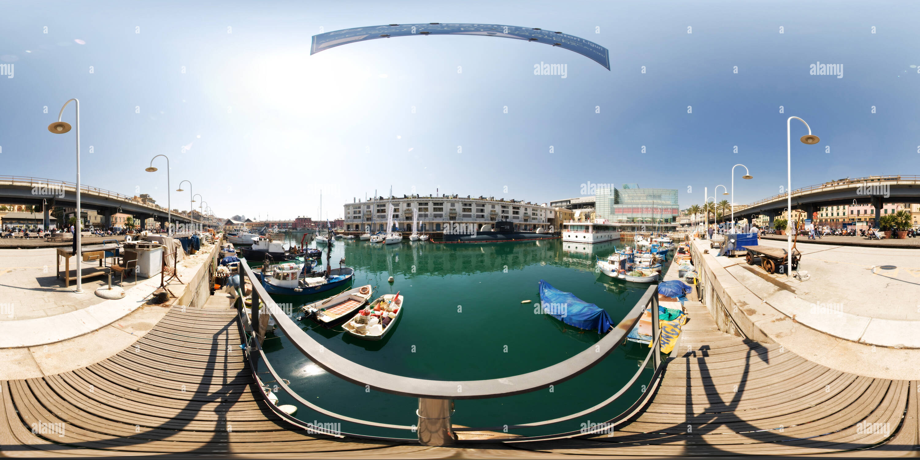 360 Grad Panorama Ansicht von Il sottomarino Nazario Sauro nel porto di Genova