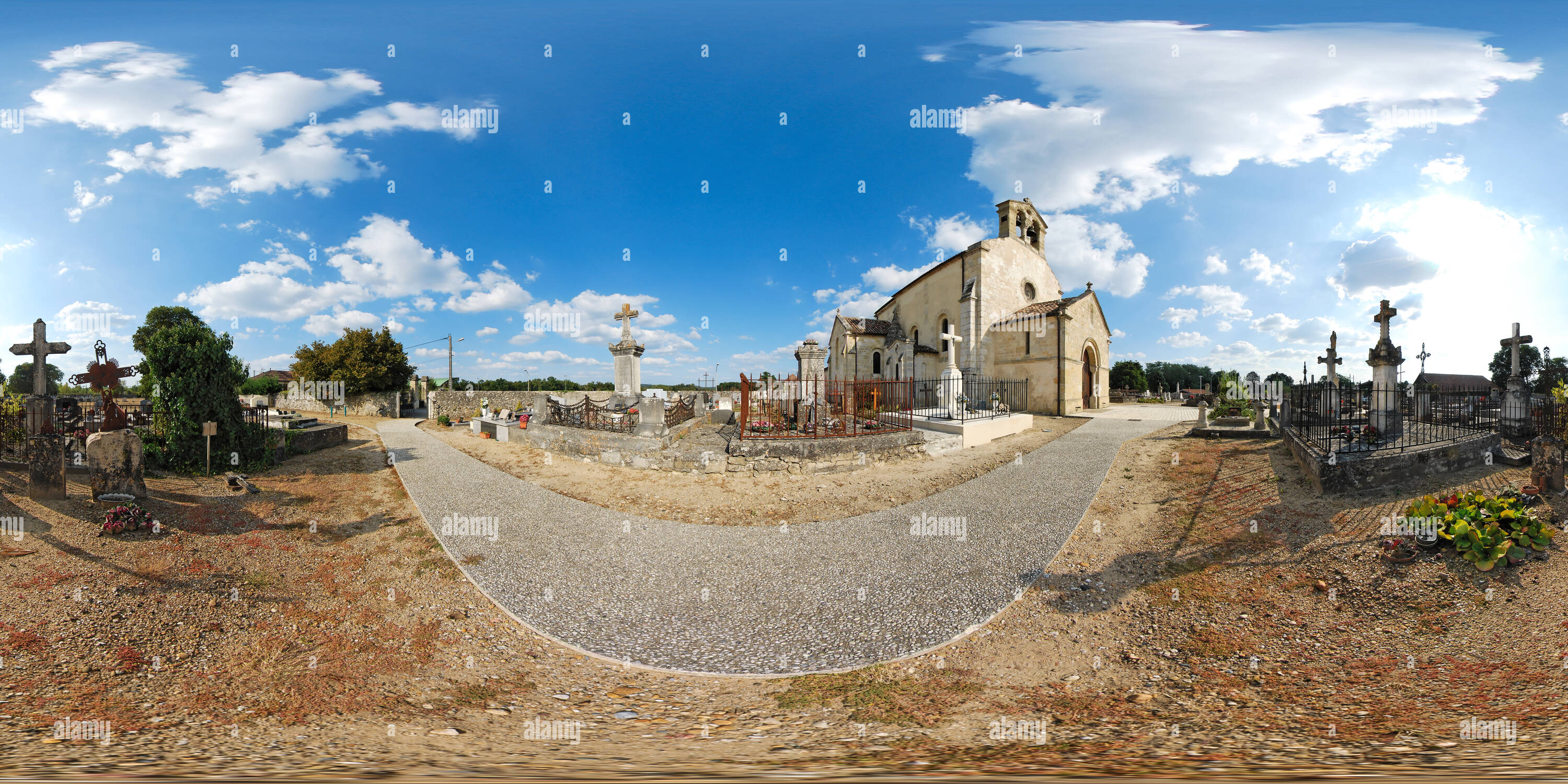 360 Grad Panorama Ansicht von Allée du Cimetière de l'Église de Saint-Médard-d'Eyrans - Frankreich