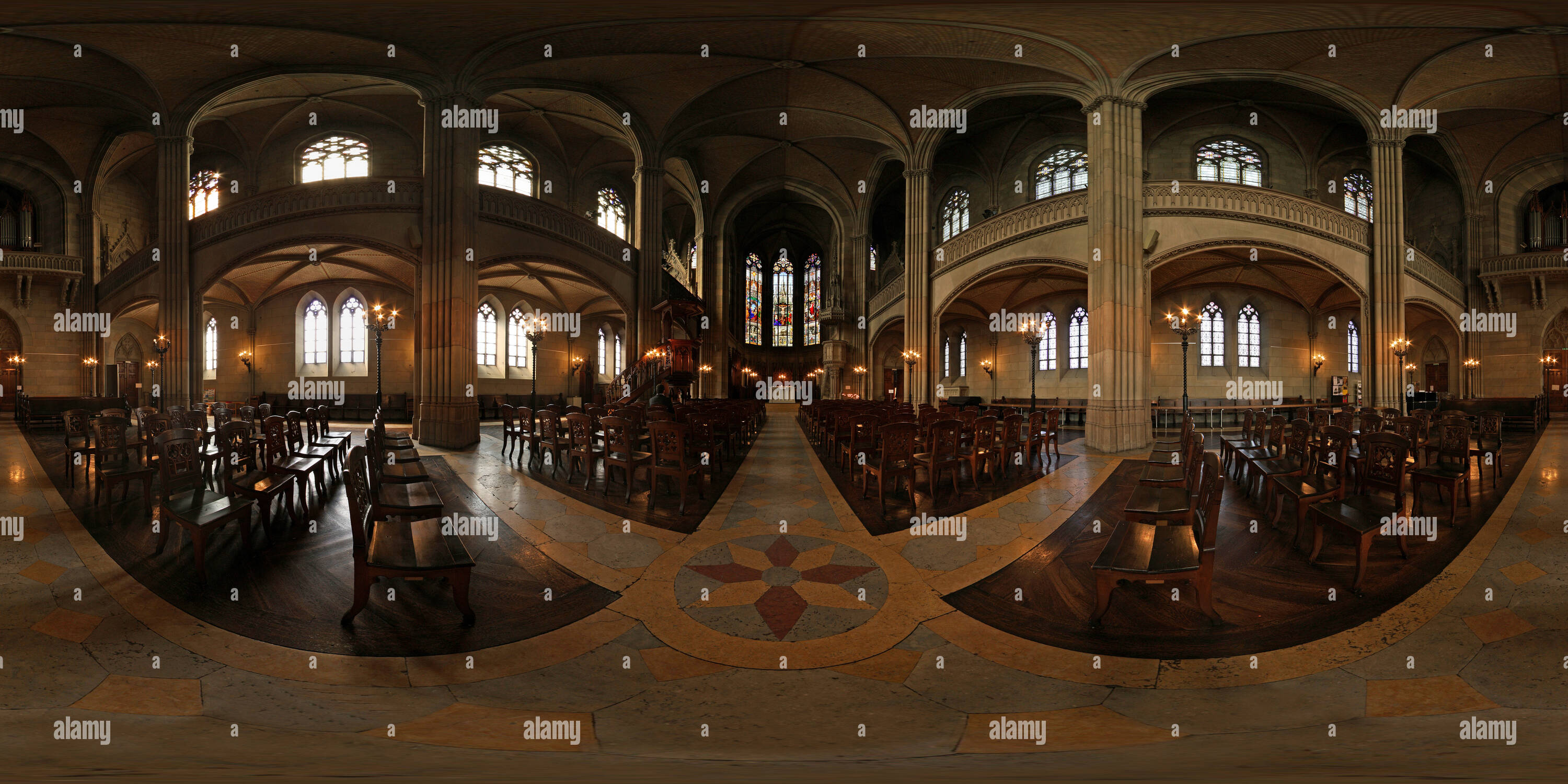 360 Grad Panorama Ansicht von Die Elisabethenkirche - Innenraum