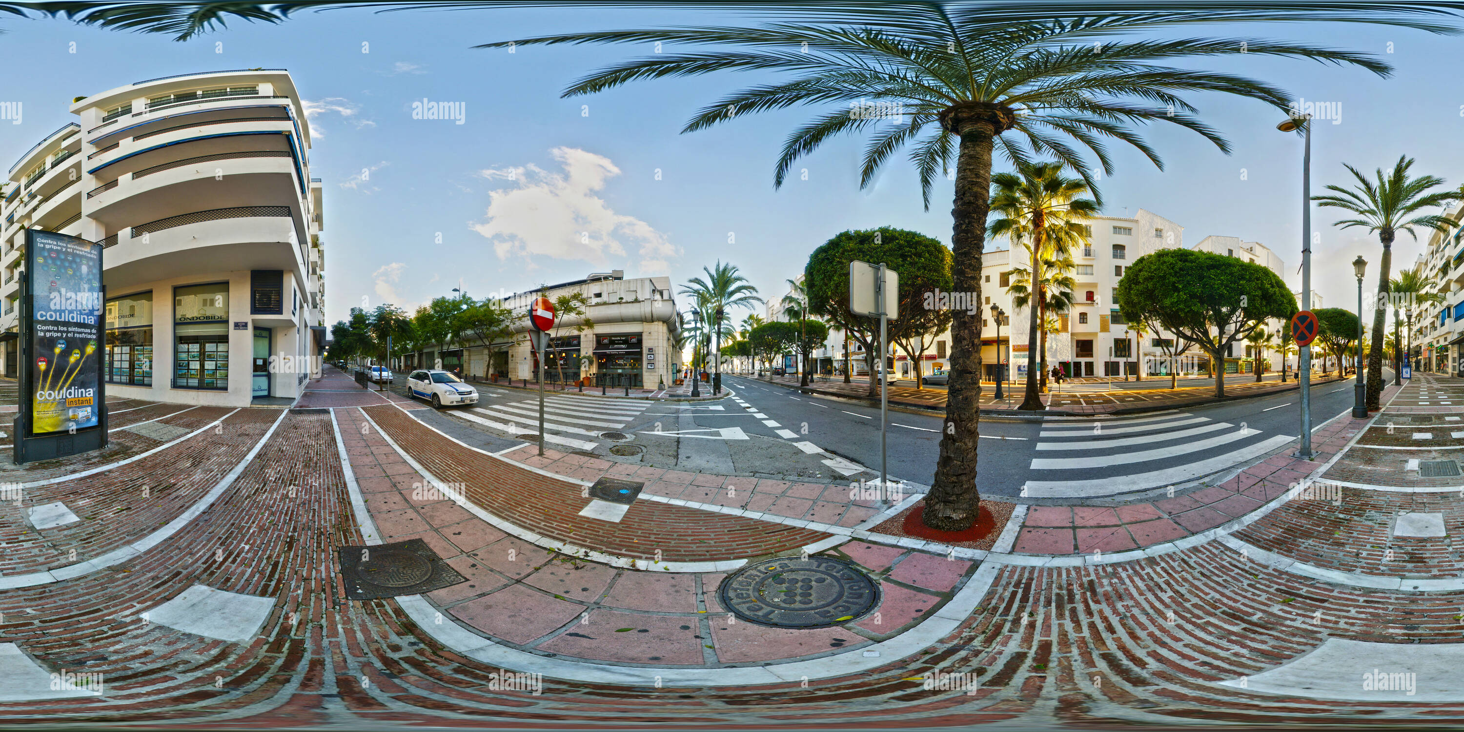 360 Grad Panorama Ansicht von Puerto Banus Straße in Spanien in der Nähe von Marbella