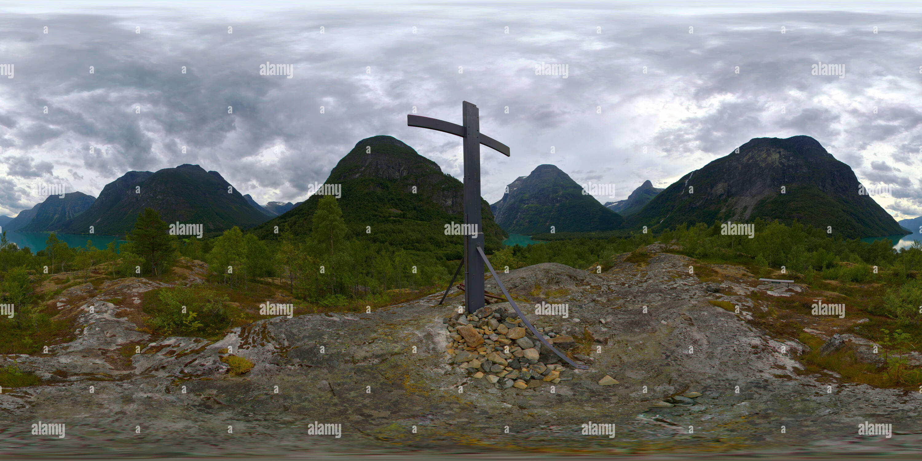 360 Grad Panorama Ansicht von Kreuz in der lodal Tal, Norwegen