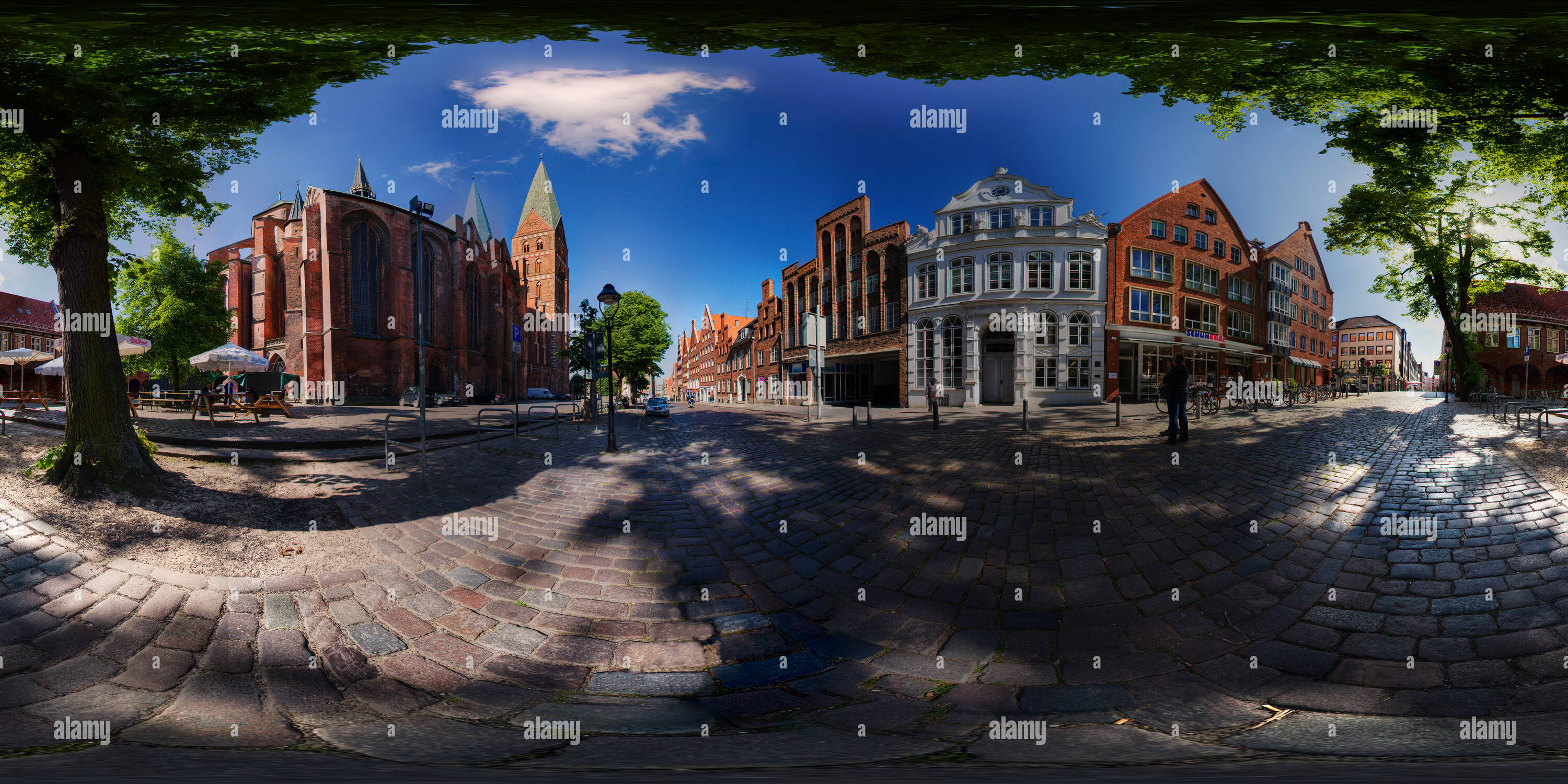 360 Grad Panorama Ansicht von Lübeck - Buddenbrookhaus und Marienkirche