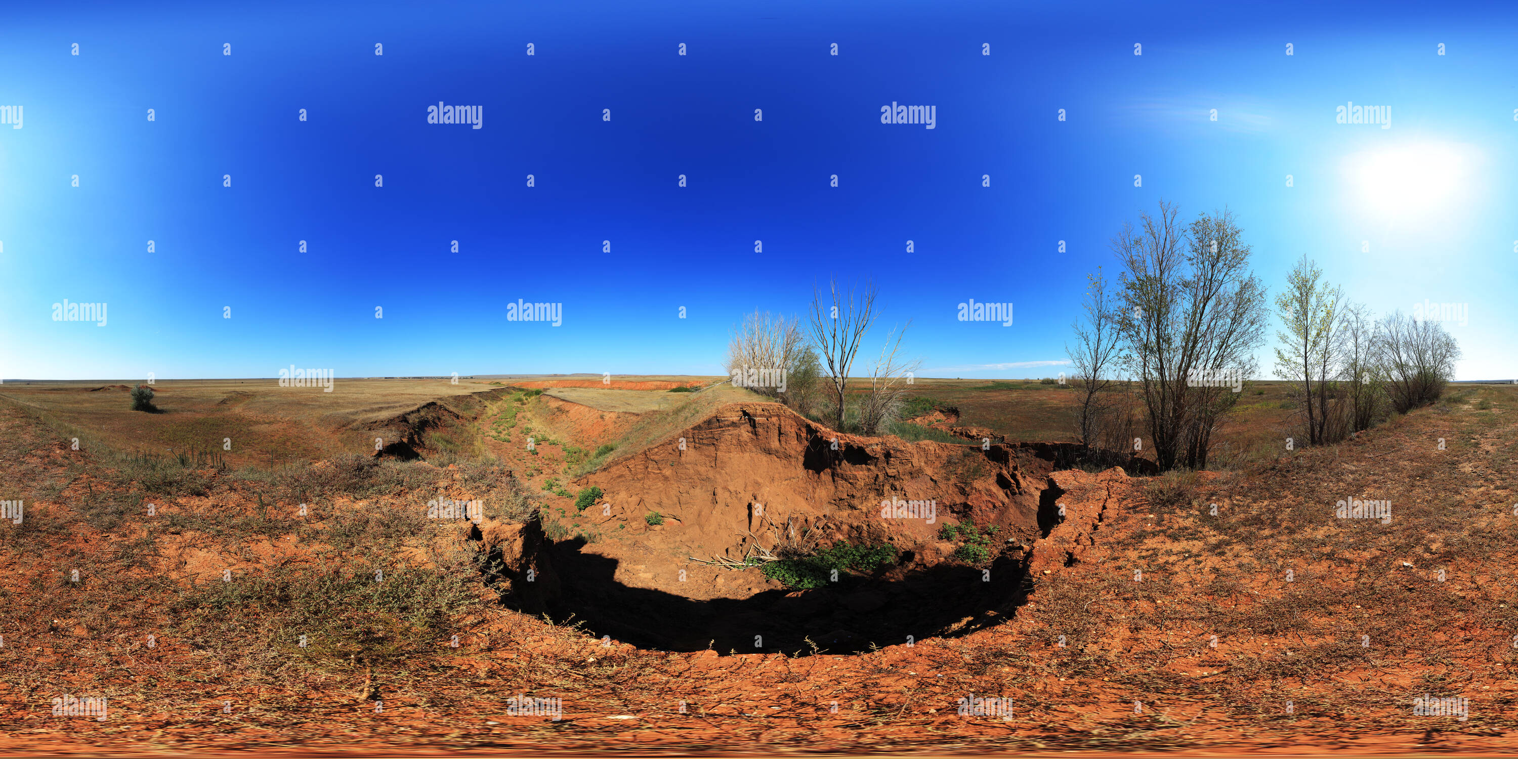 360 Grad Panorama Ansicht von Zerstört Verdammung in der Steppe