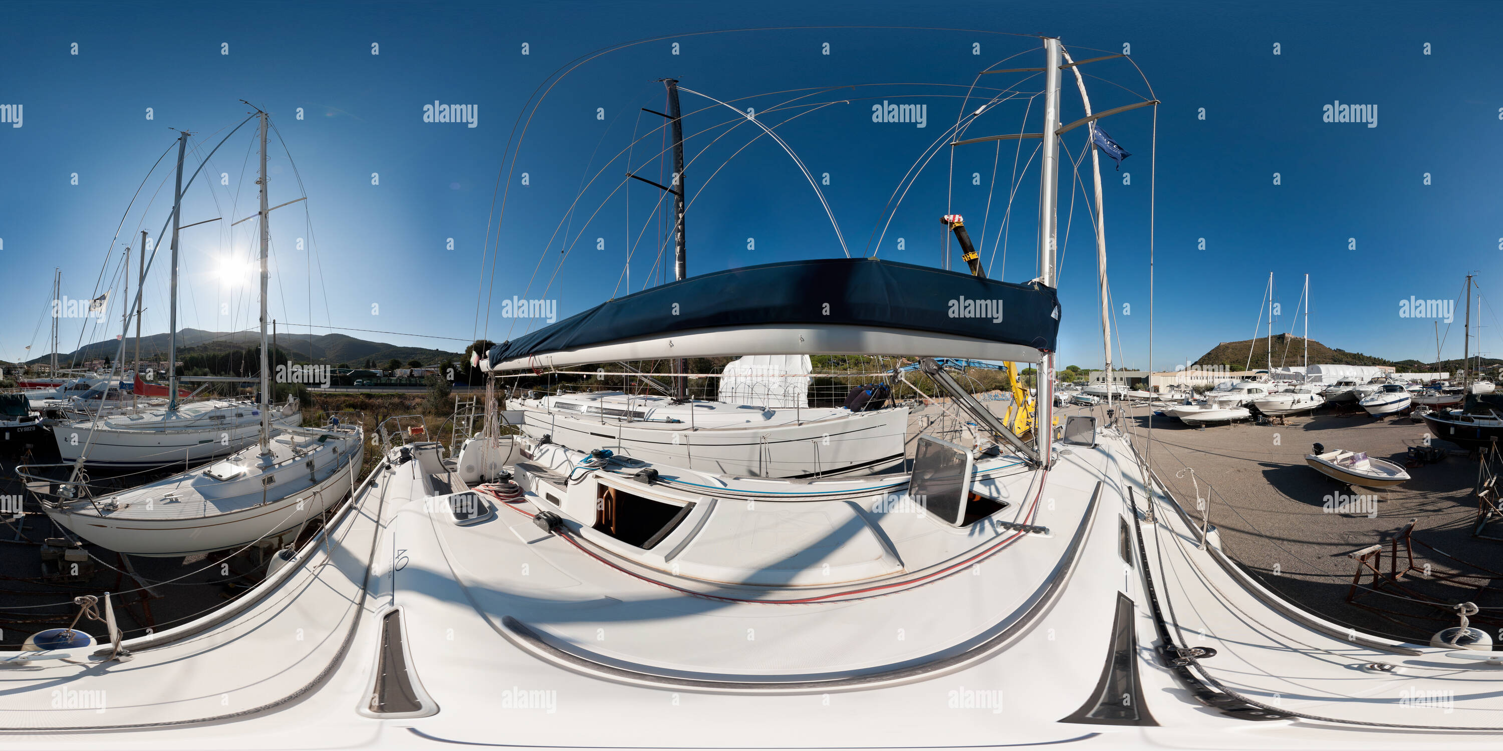 360 Grad Panorama Ansicht von Segelboot Dufour 40E