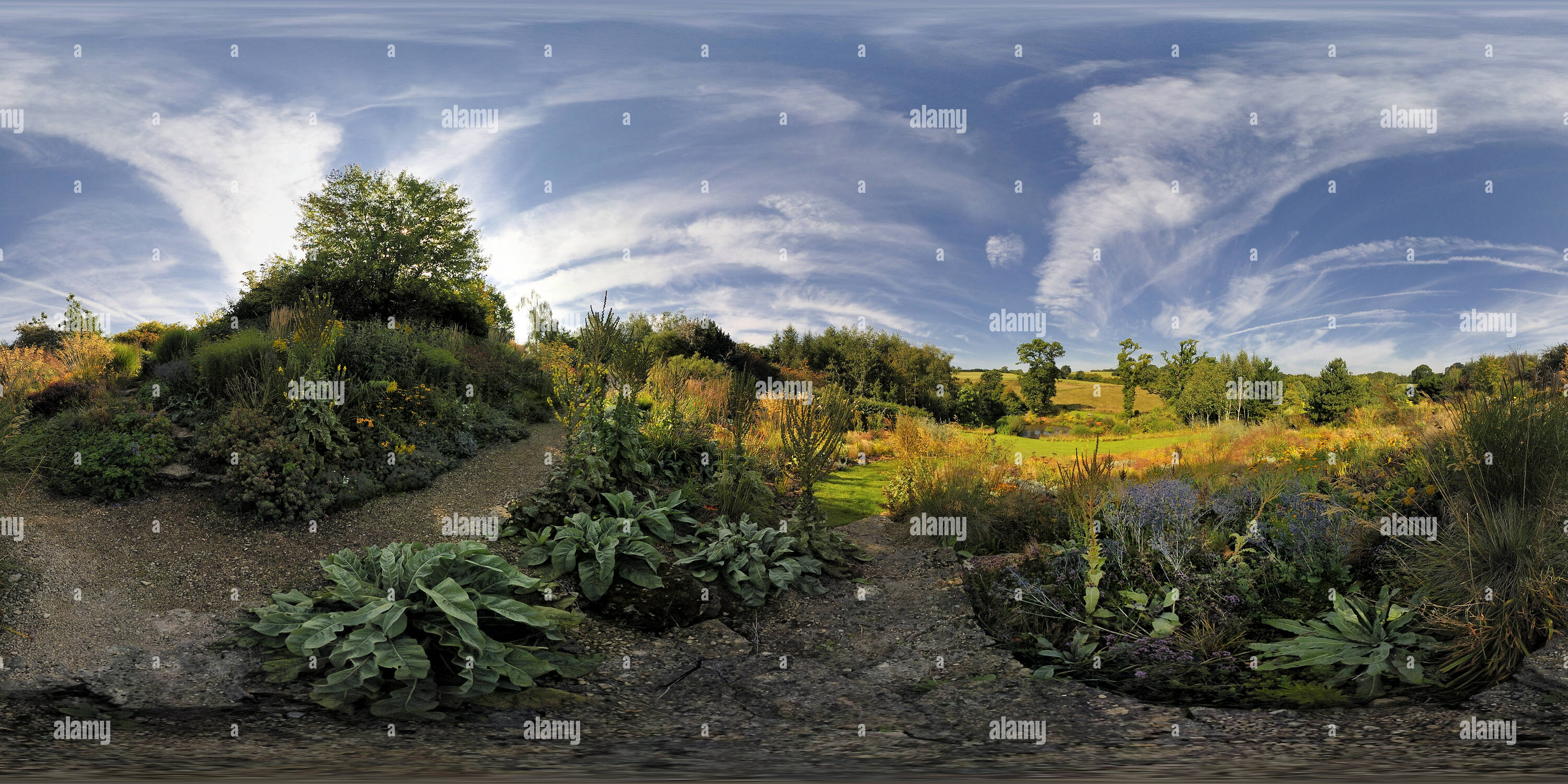 360 Grad Panorama Ansicht von Ladyfarm Garten 3, Chelwood, Somerset. VR