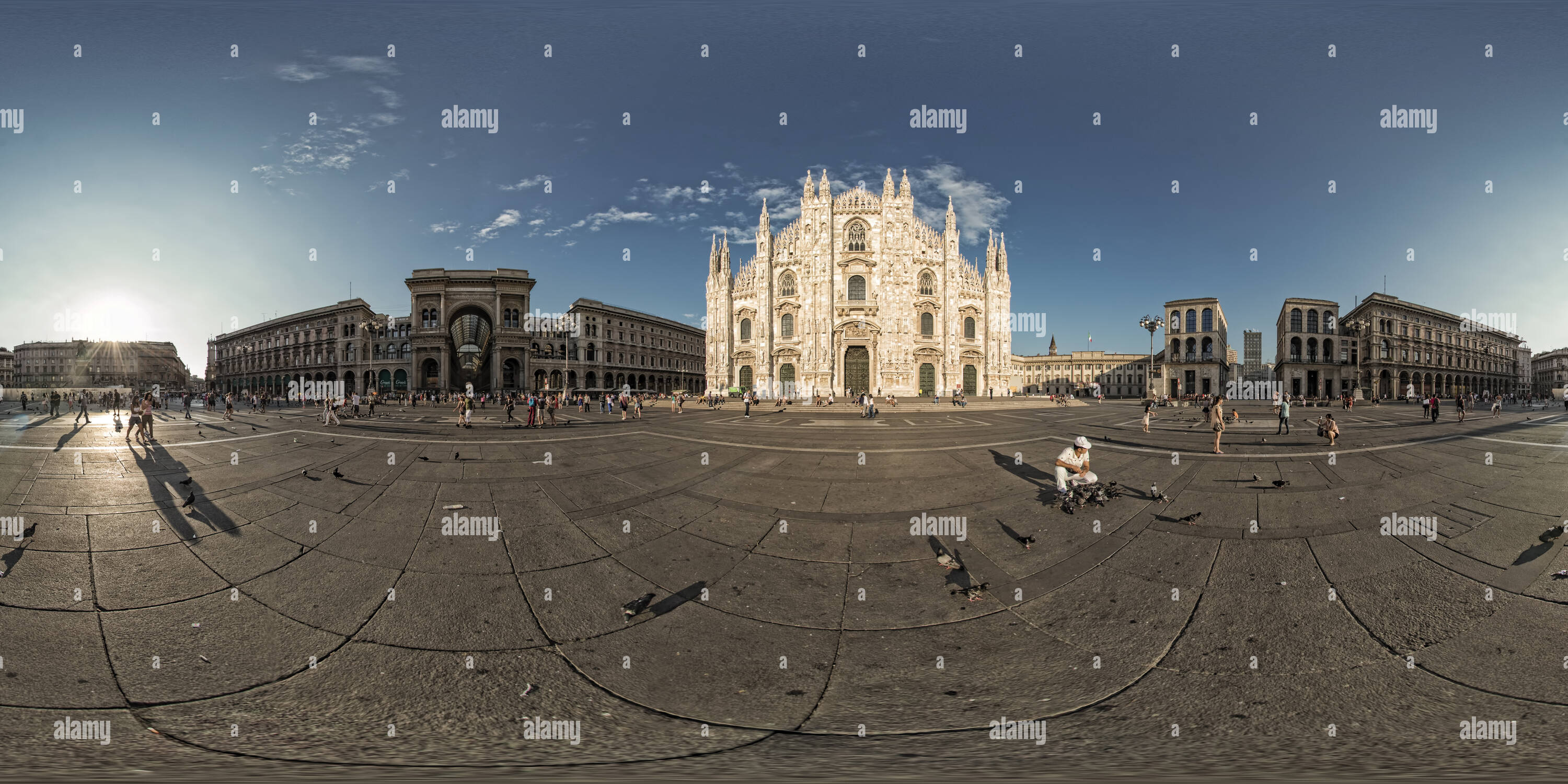 360 °-Ansicht auf Duomo di Milano - Alamy