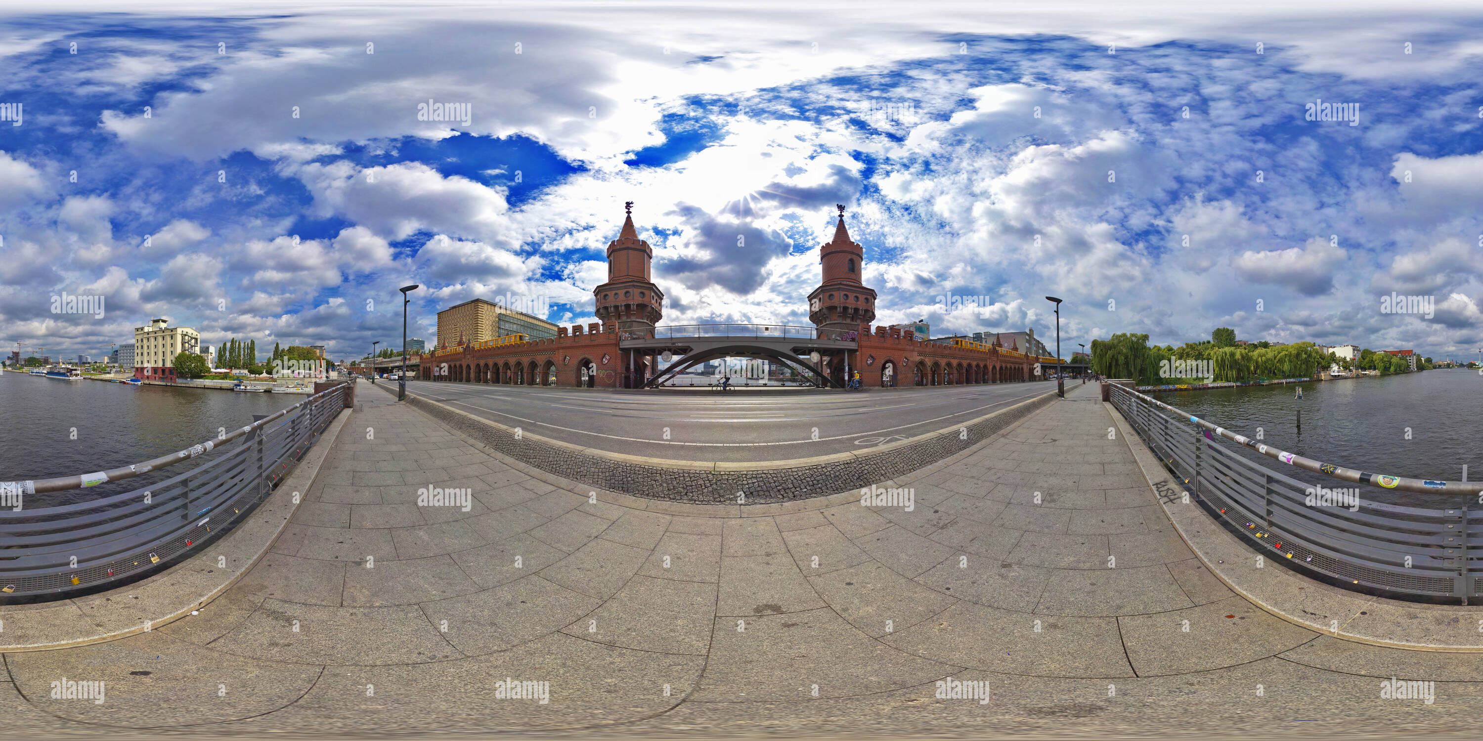 360 Grad Panorama Ansicht von Die Oberbaumbrücke Berlin