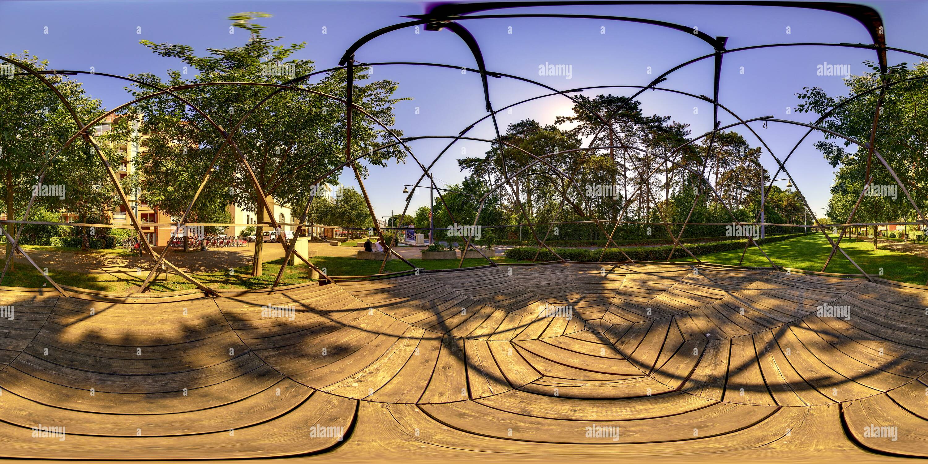 360 Grad Panorama Ansicht von Bear Island Dome, Richard Buckminster Fuller, Mac Lyon, Rhone Alpes Auvergne 6815