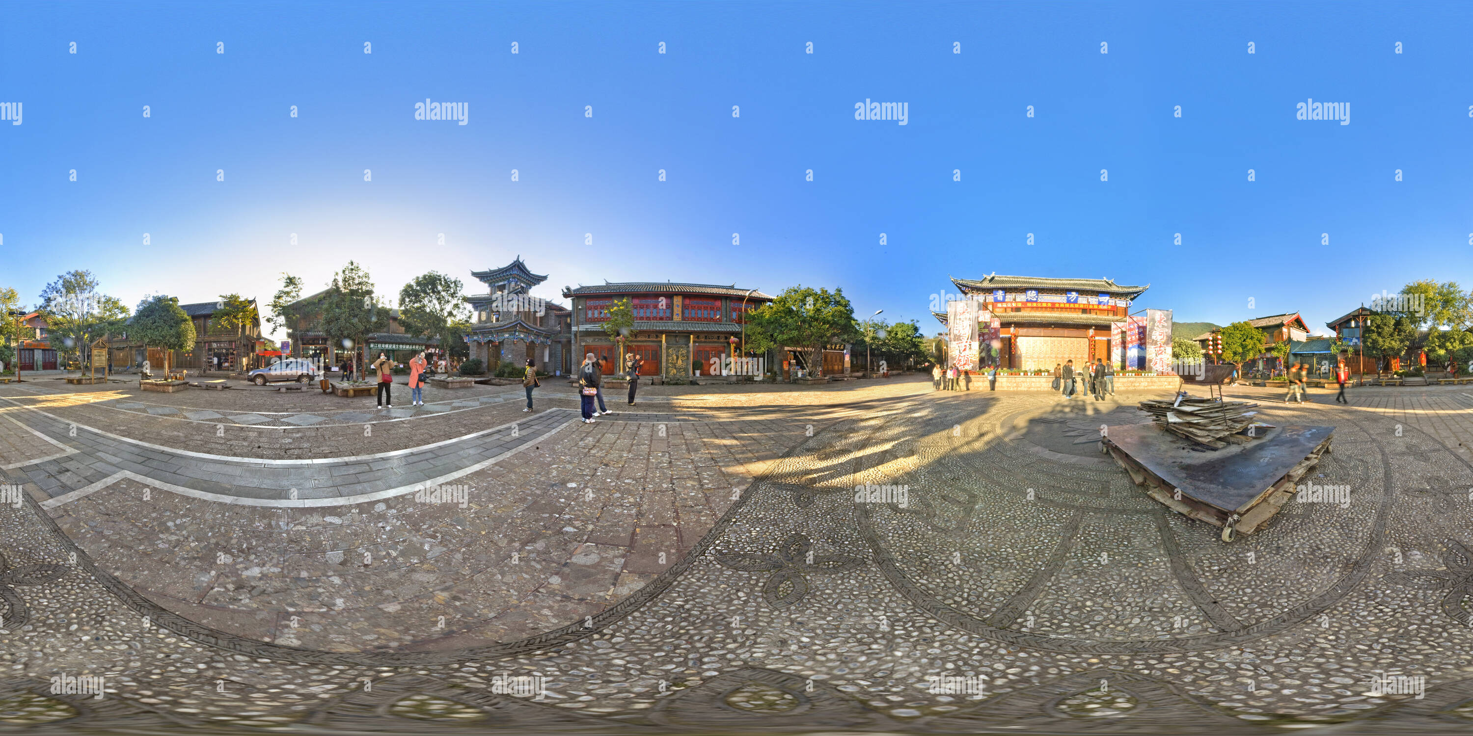 360 Grad Panorama Ansicht von Die Landschaft 1 Shuhe Altstadt von Lijiang - Die vier Parteien hören Square