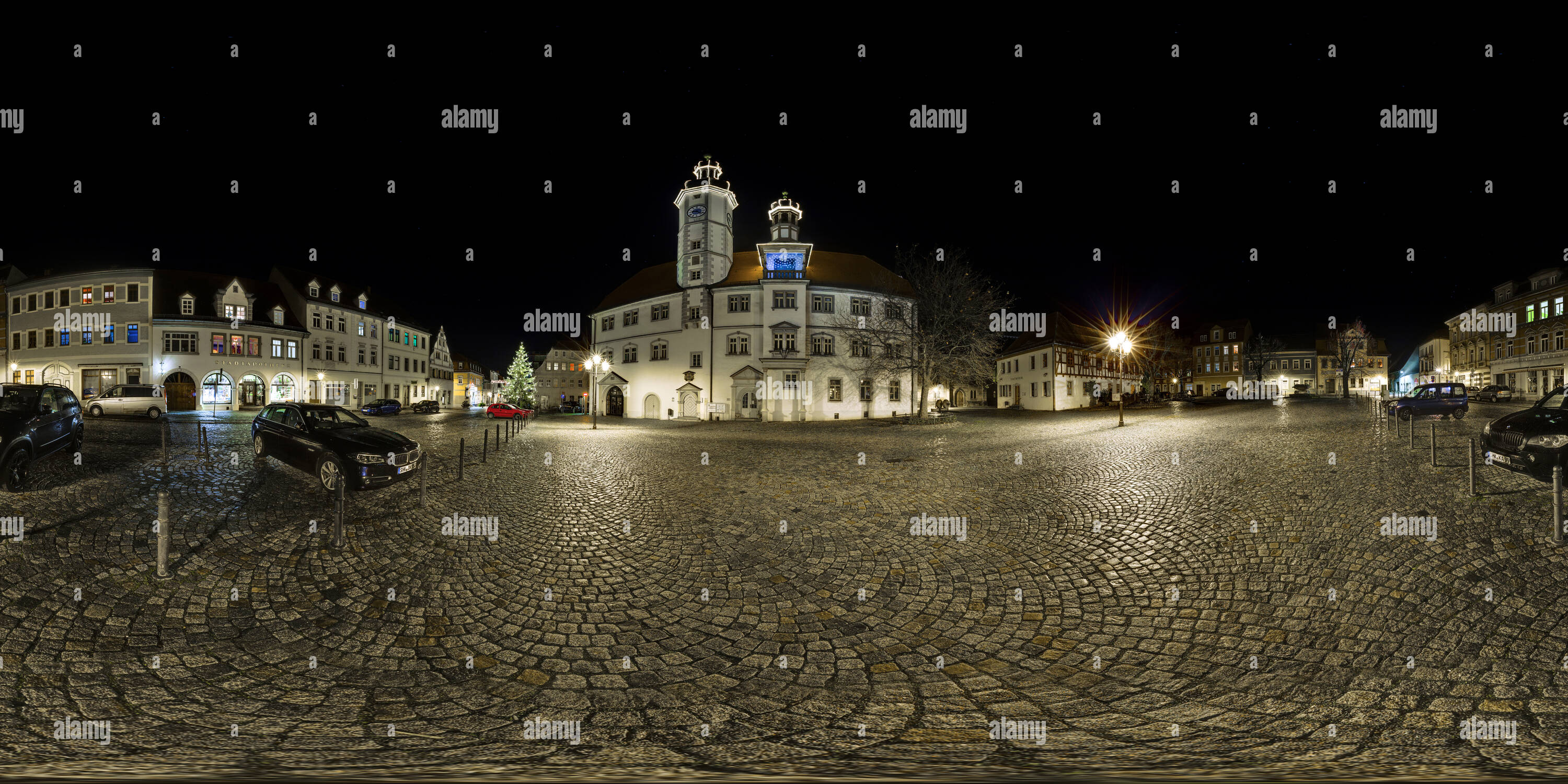 360 Grad Panorama Ansicht von Eisenberg, Markt in der Nacht