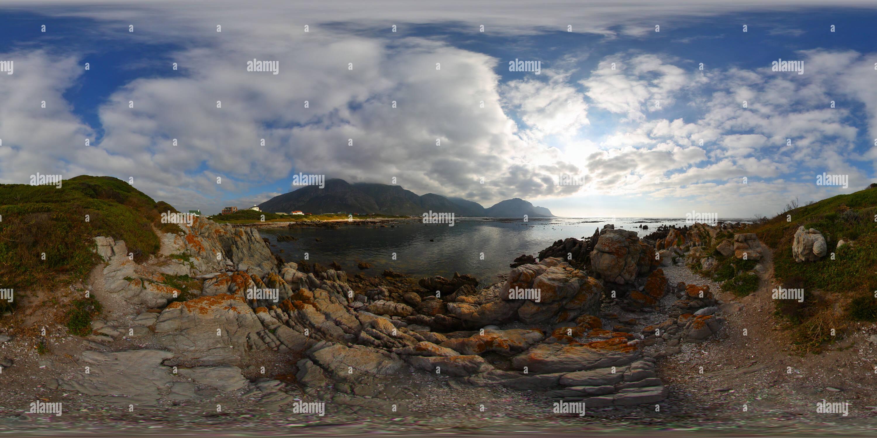 360 Grad Panorama Ansicht von Bettys Bay schönen Sonnenaufgang auf Felsen