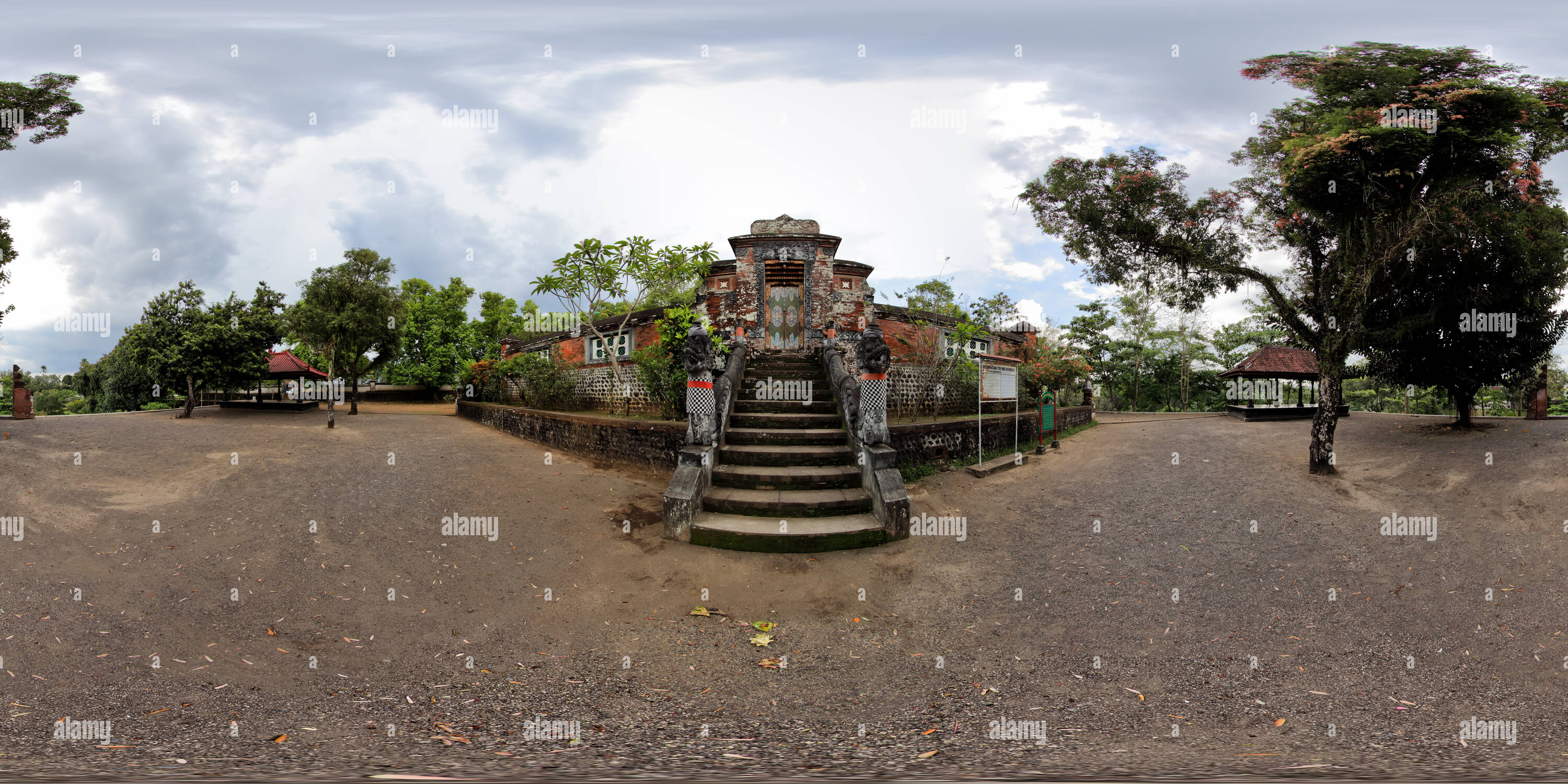 360 Grad Panorama Ansicht von Pura Kelasa am Narmada Park