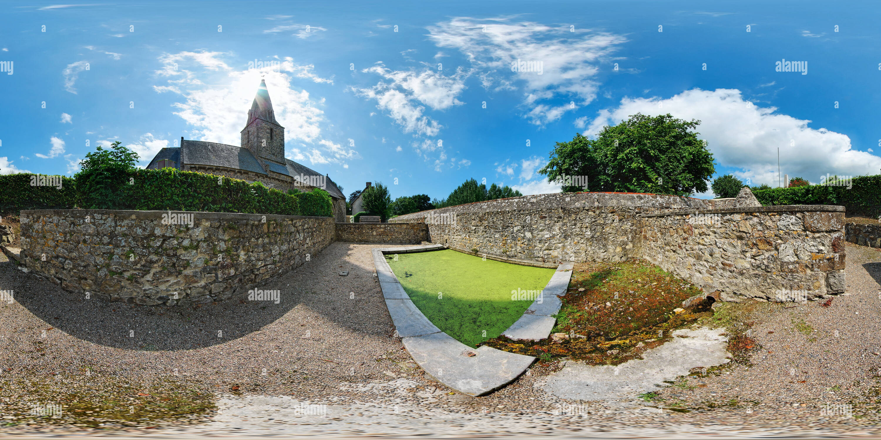 360 Grad Panorama Ansicht von Le verdoyant lavoir De Bréville-sur-Mer - Frankreich