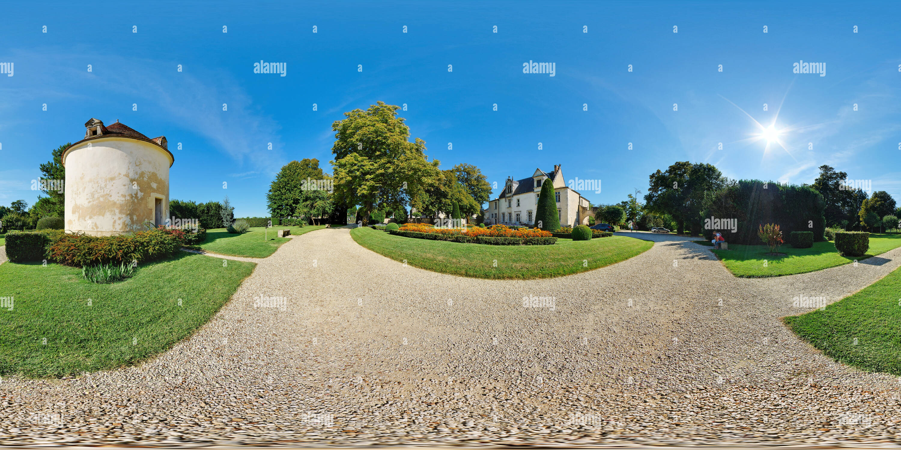 360 Grad Panorama Ansicht von Pigeonnier du Château de Beaulon à Saint-Dizant-du-Gua - Frankreich