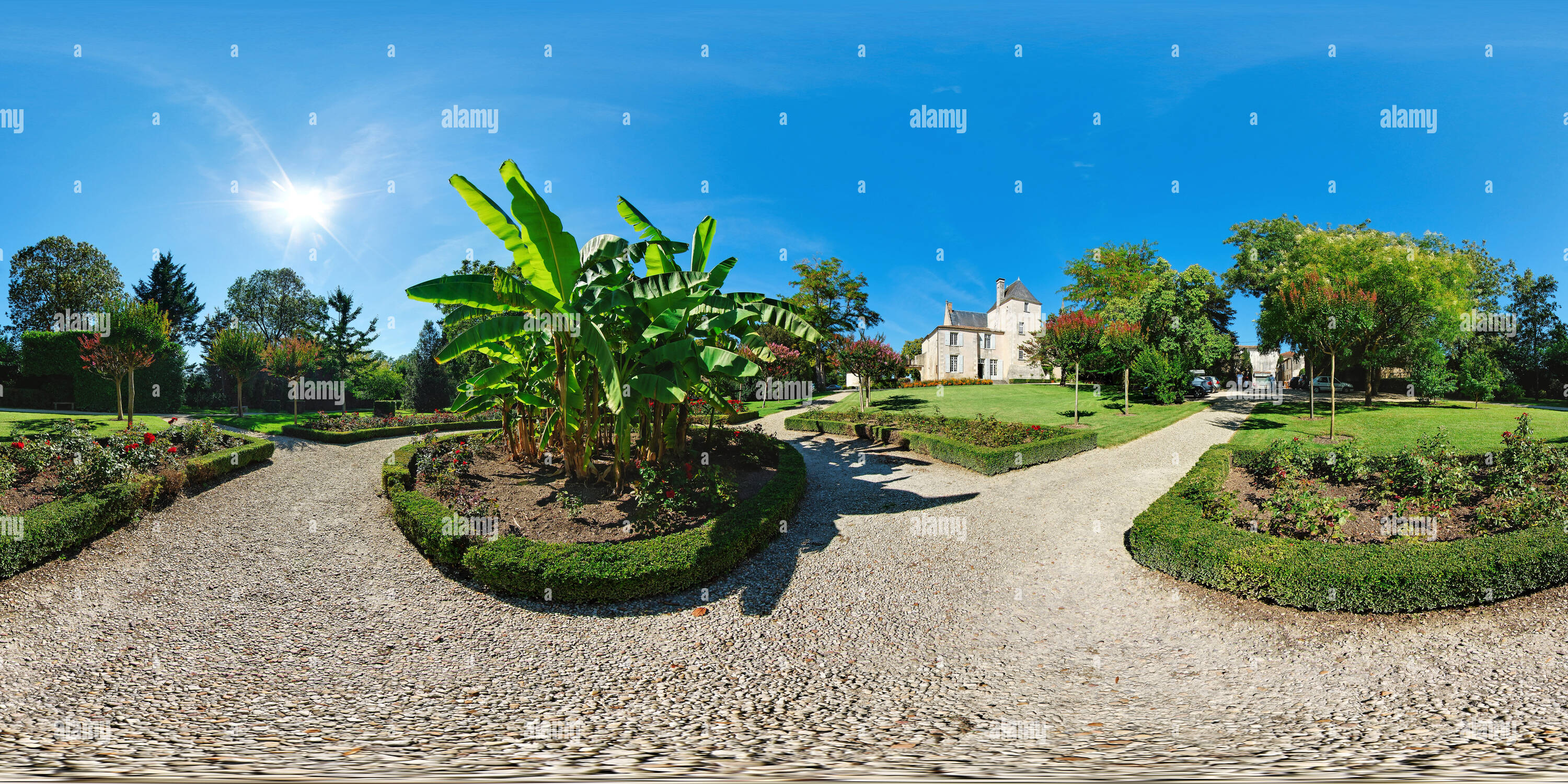 360 Grad Panorama Ansicht von Le Château de Beaulon et Son Parc à Saint-Dizant-du-Gua - Frankreich