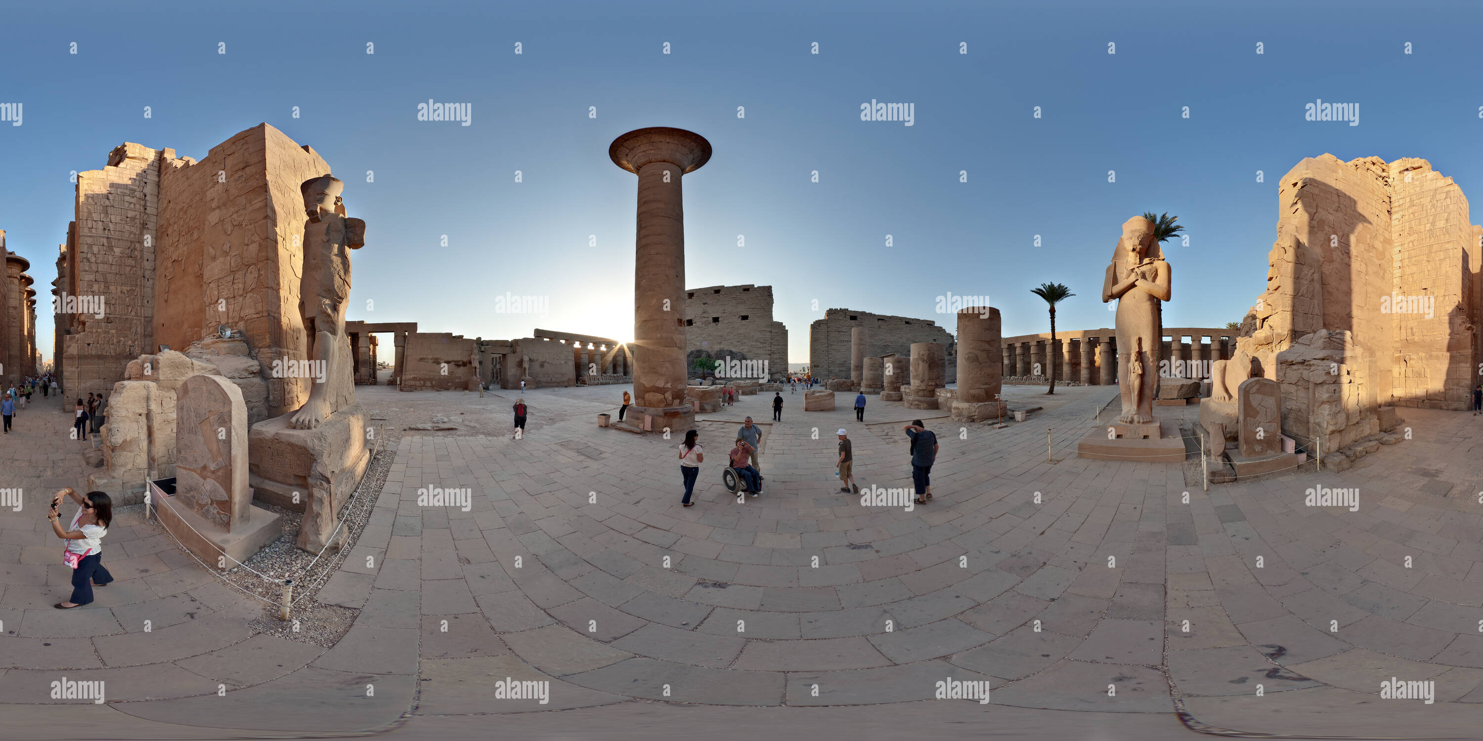 360 Grad Panorama Ansicht von Al Karnak - Statue von Pinedjem