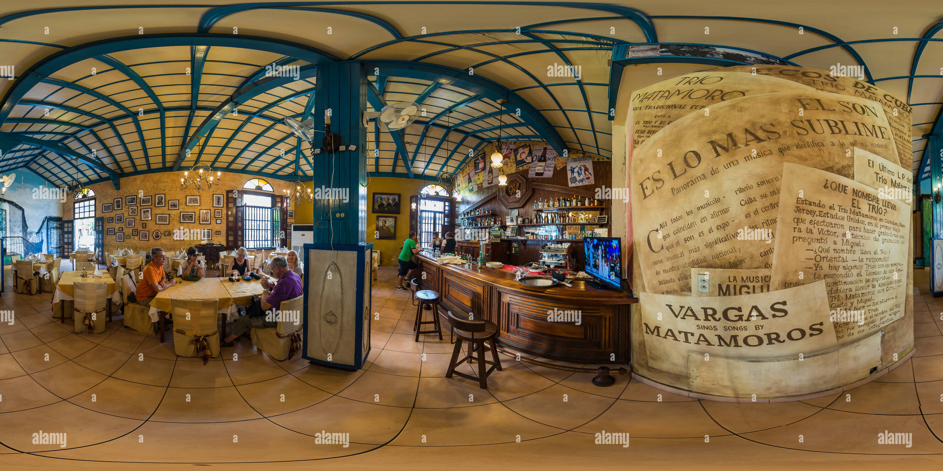 360 Grad Panorama Ansicht von Kuba - Interieur des Cafe Matamoros in Santiago de Cuba