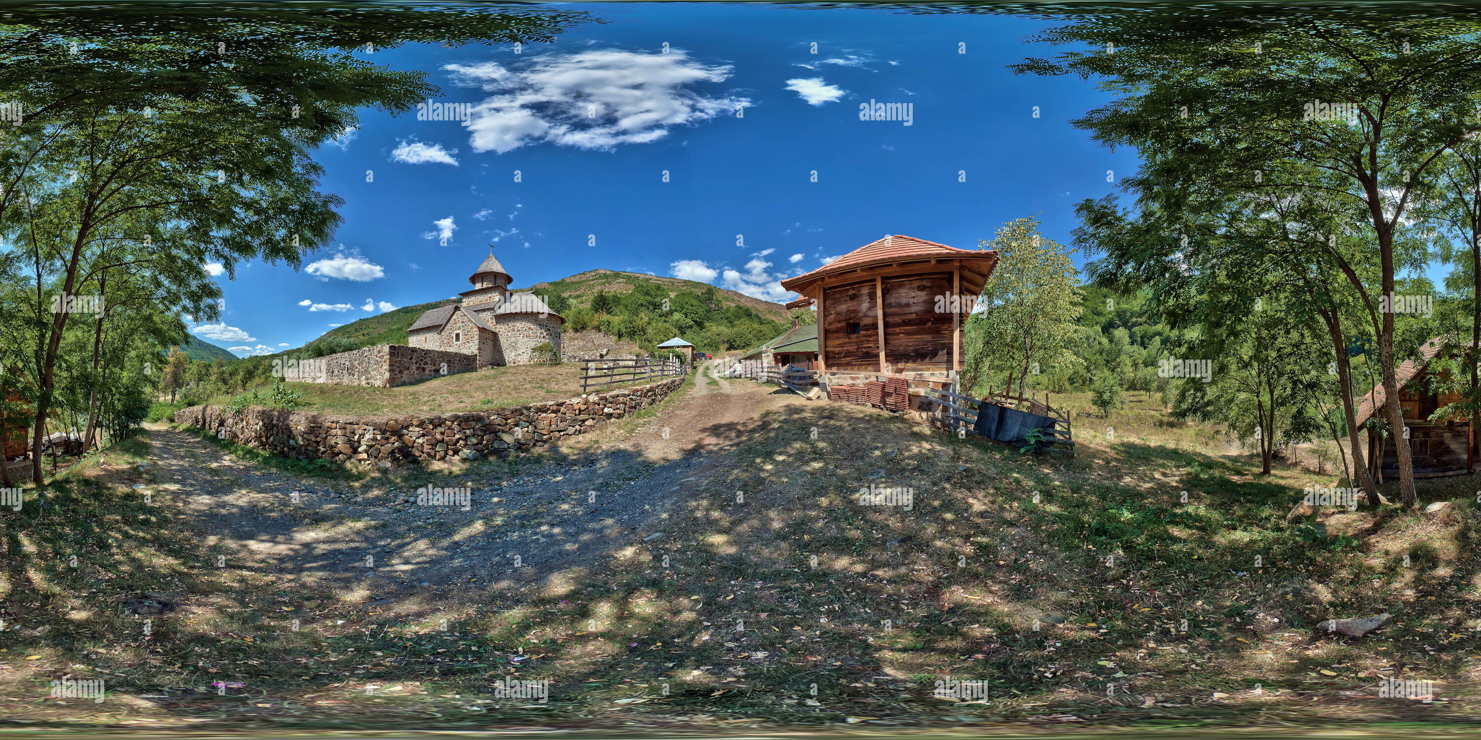 360 Grad Panorama Ansicht von Pogled na manastir Uvac.