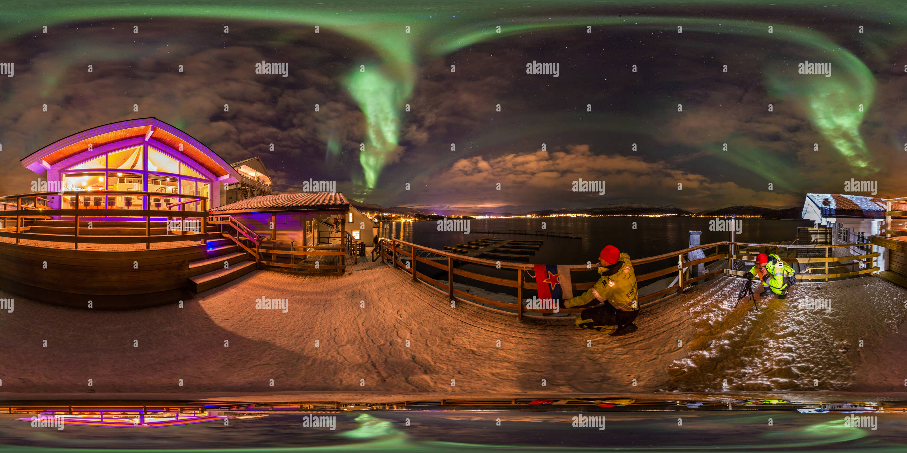 360 Grad Panorama Ansicht von Die Flagge des ehemaligen Jugoslawien im Rahmen der Aurora Borealis Licht, Norwegen