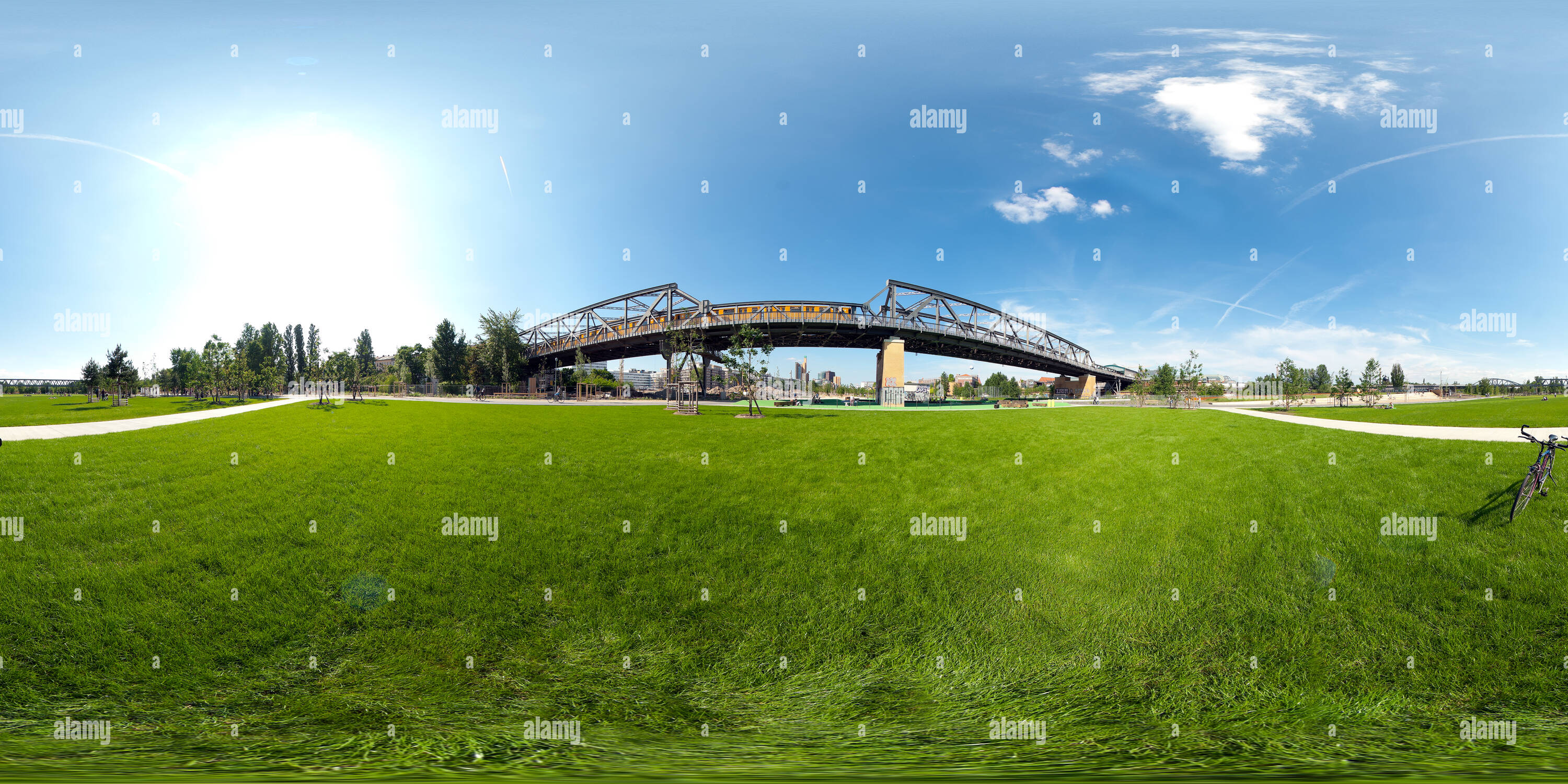 360 Grad Panorama Ansicht von Westpark am Gleisdreieck Berlin