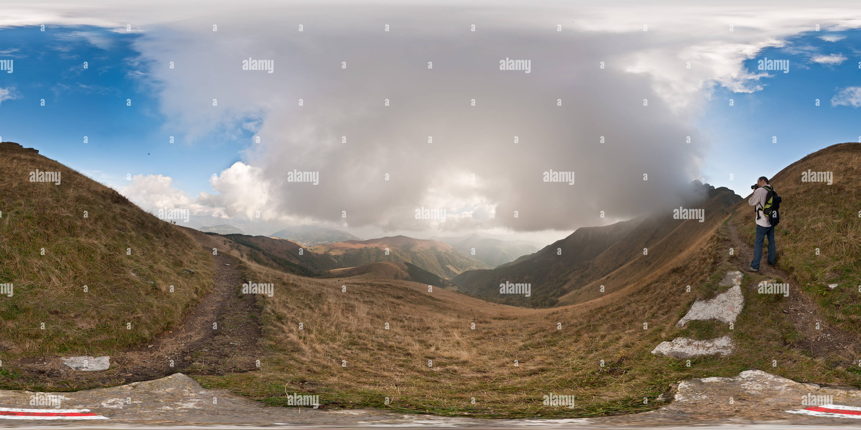 360 Grad Panorama Ansicht von Nubi sulla Valle