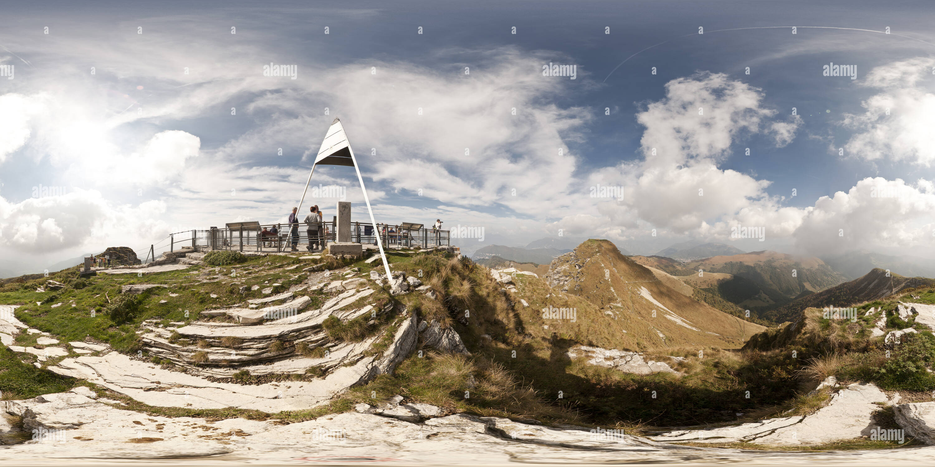 360 Grad Panorama Ansicht von Vetta del Monte Generoso