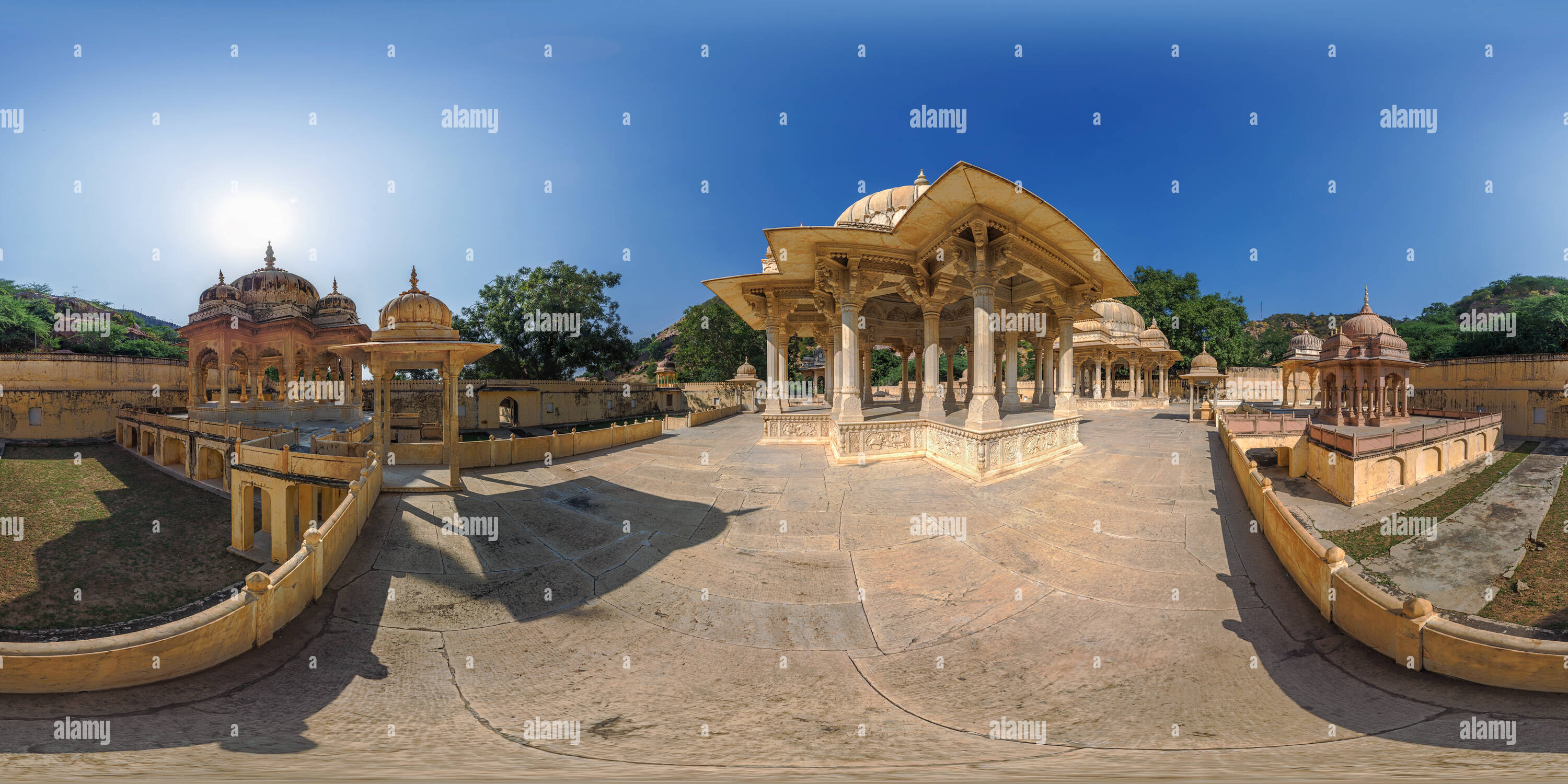 360 Grad Panorama Ansicht von Die Außenseite des kenotaph von Maharaja Sawai Jai Singh - Gaitor - Jaipur - Brahampuri