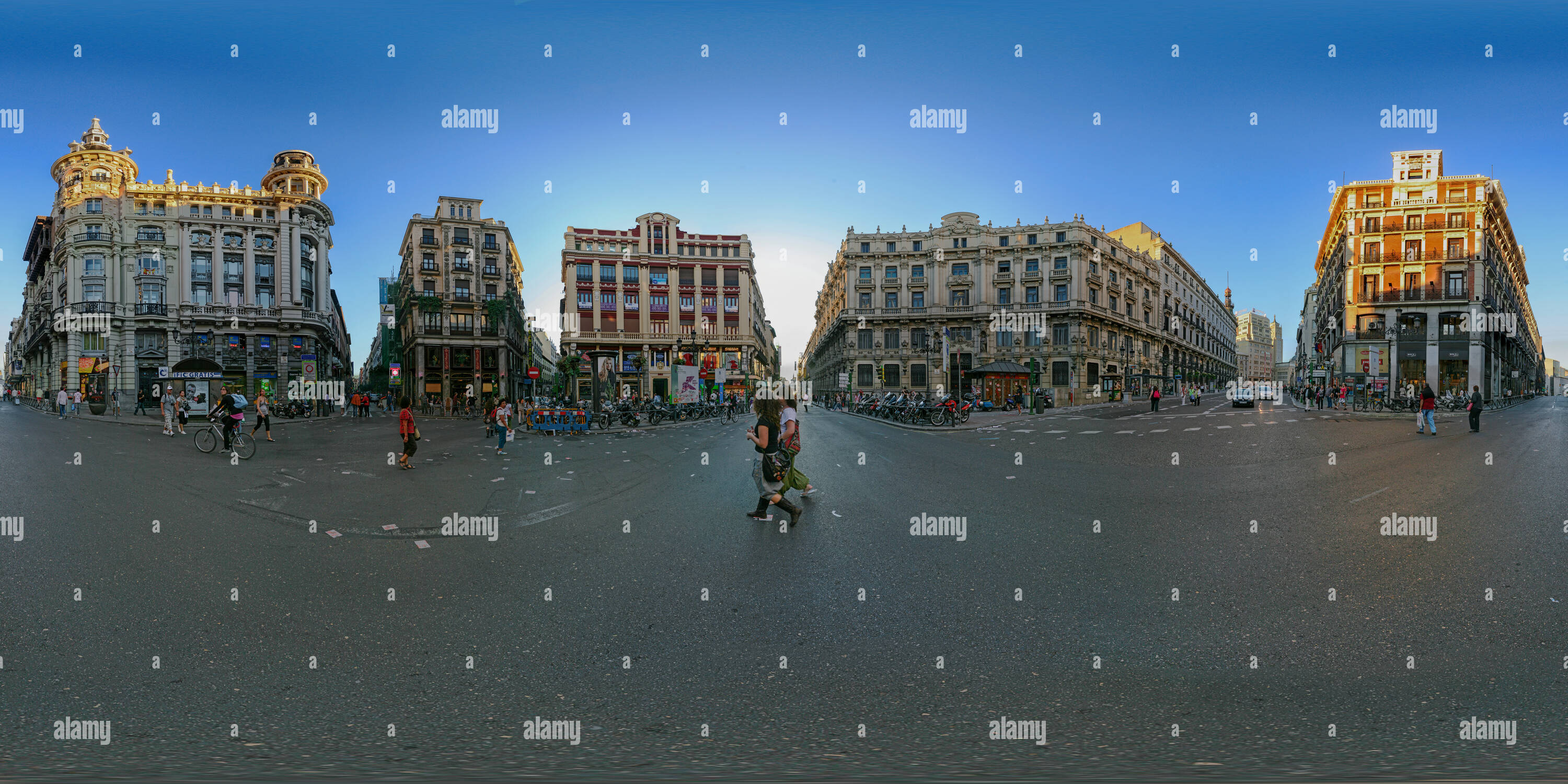 360 Grad Panorama Ansicht von Plaza De Canalejas - Madrid