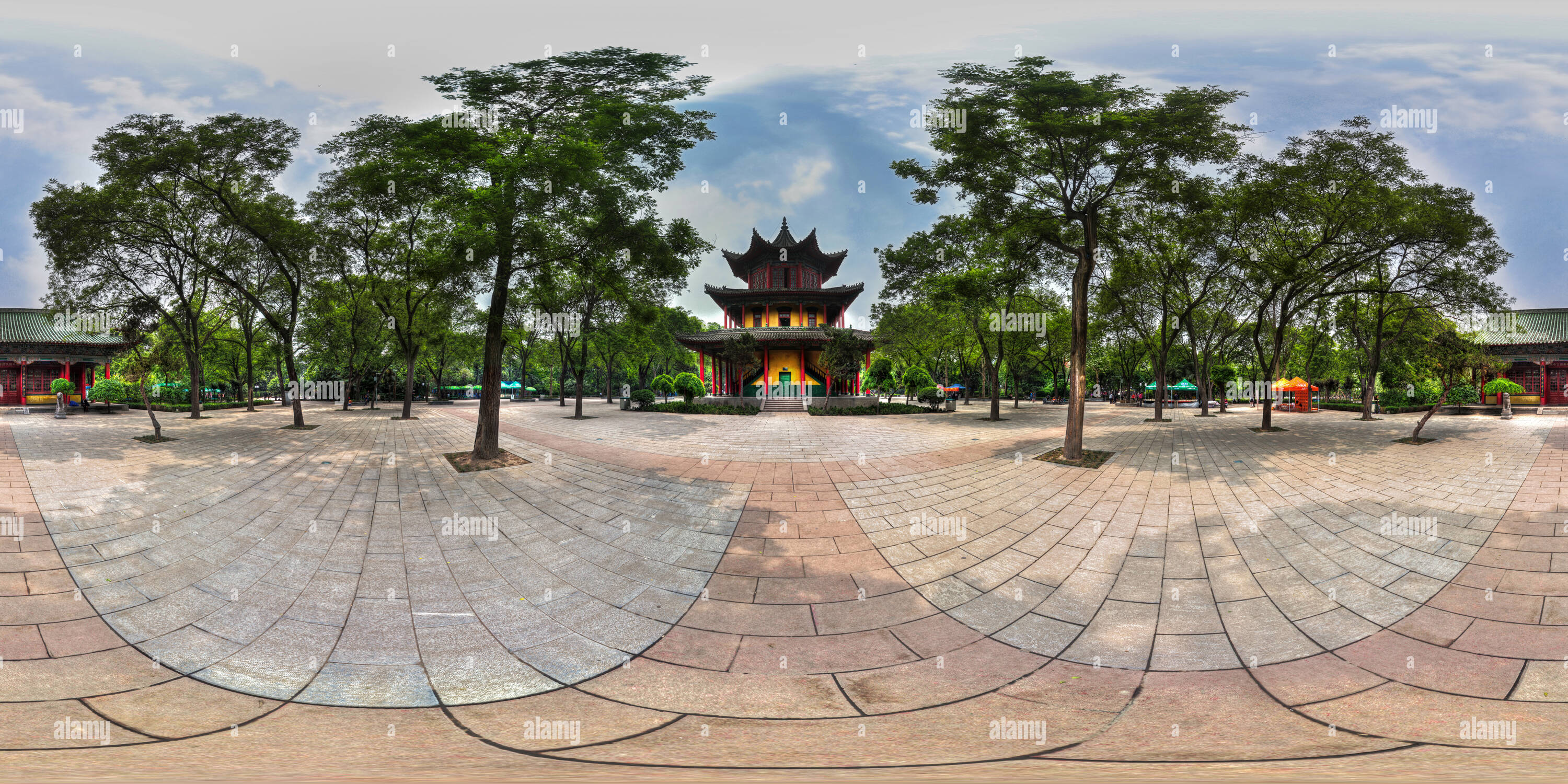 360 Grad Panorama Ansicht von Tempel in der Mitte der Revolution (Geming) Park - Xi'an