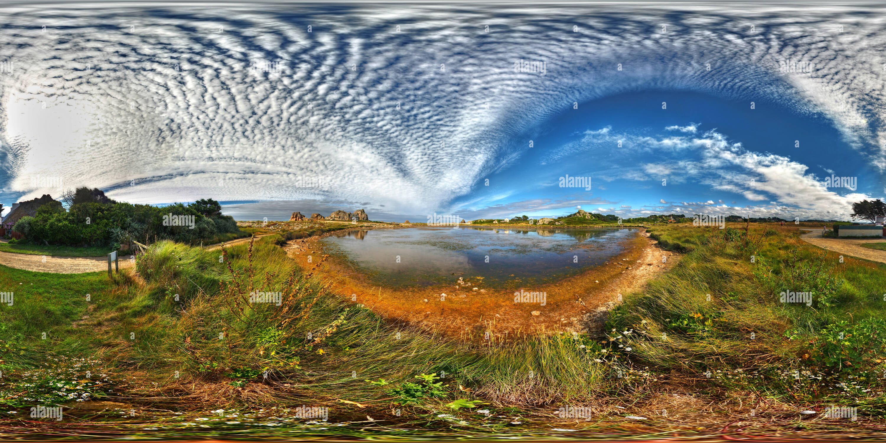 360 Grad Panorama Ansicht von Castel Meur (La Maison du Gouffre) zwischen den Felsen - Dunajki