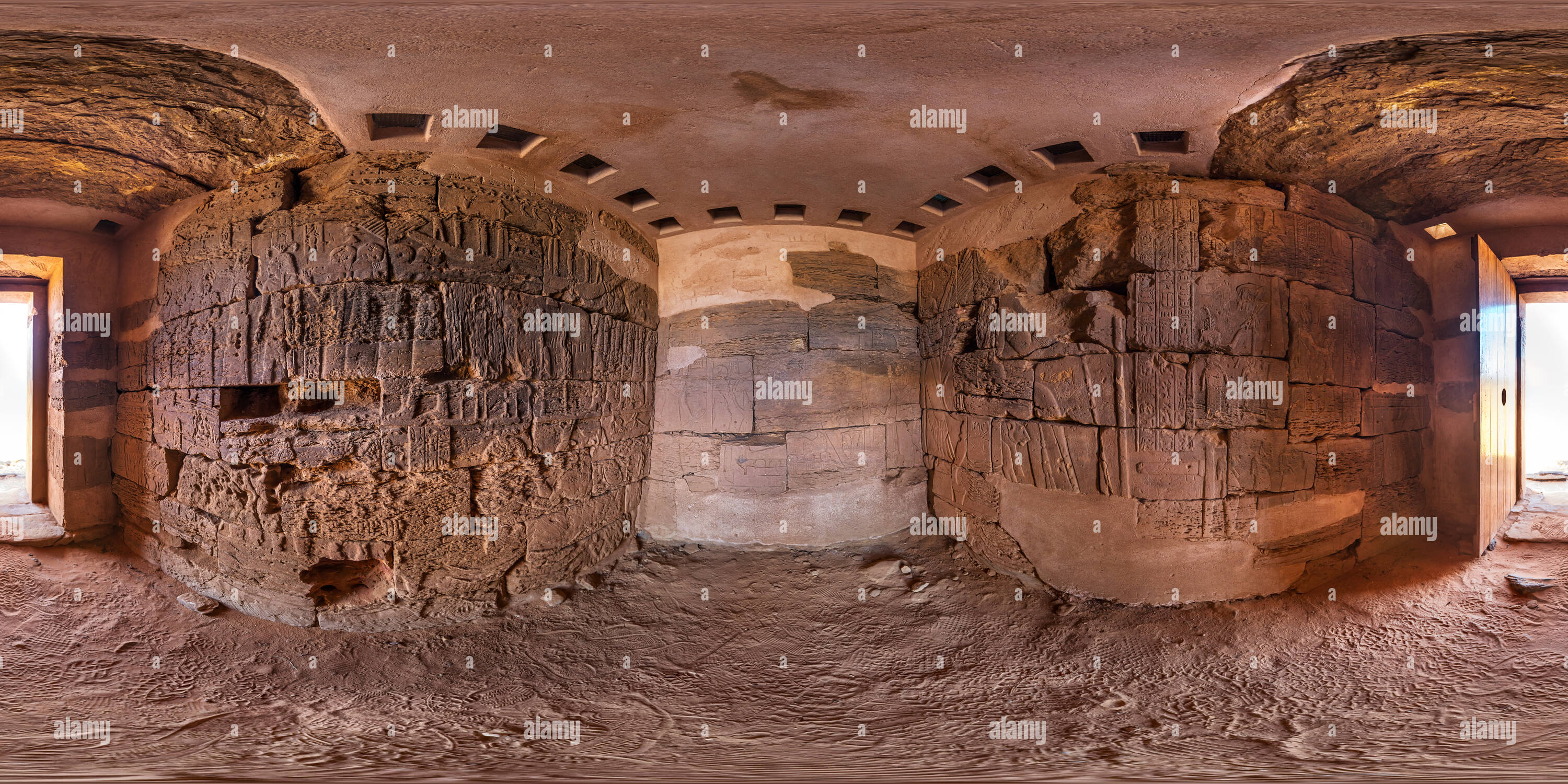 360 Grad Panorama Ansicht von Hieroglyphen in der Kapelle der Pyramide der Königin Amanitore - Meroë