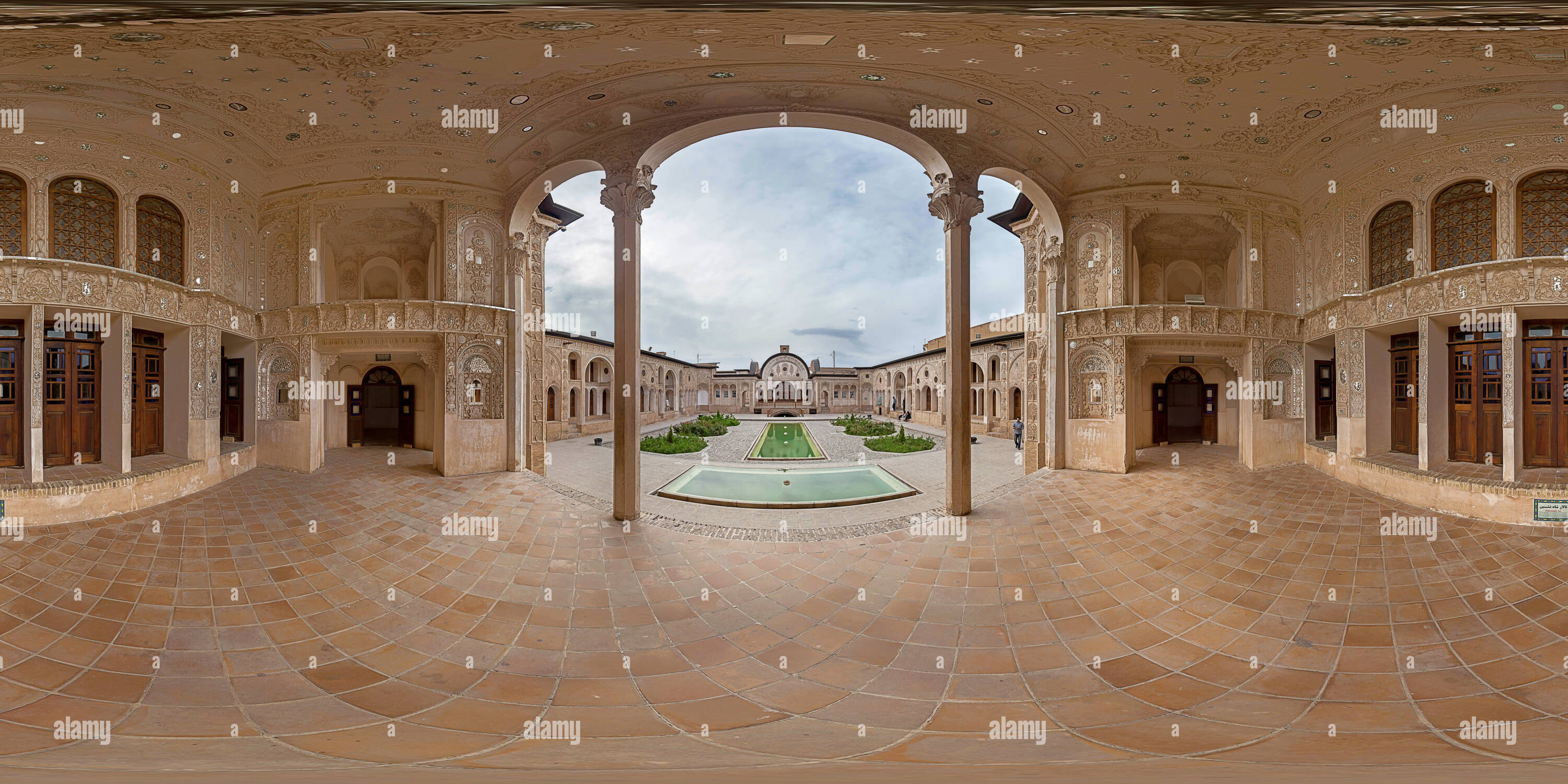 360 Grad Panorama Ansicht von Innenhof des Hauses - Kāshān Tabātabāei