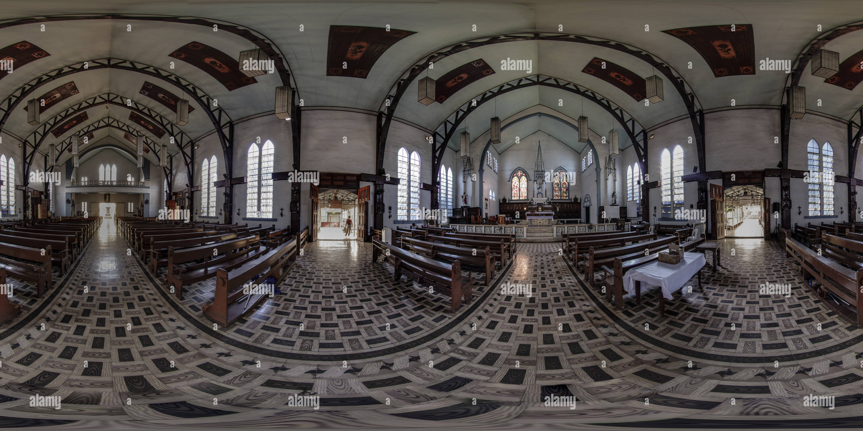 360 Grad Panorama Ansicht von Innenraum der Kathedrale in Puerto Princesa City