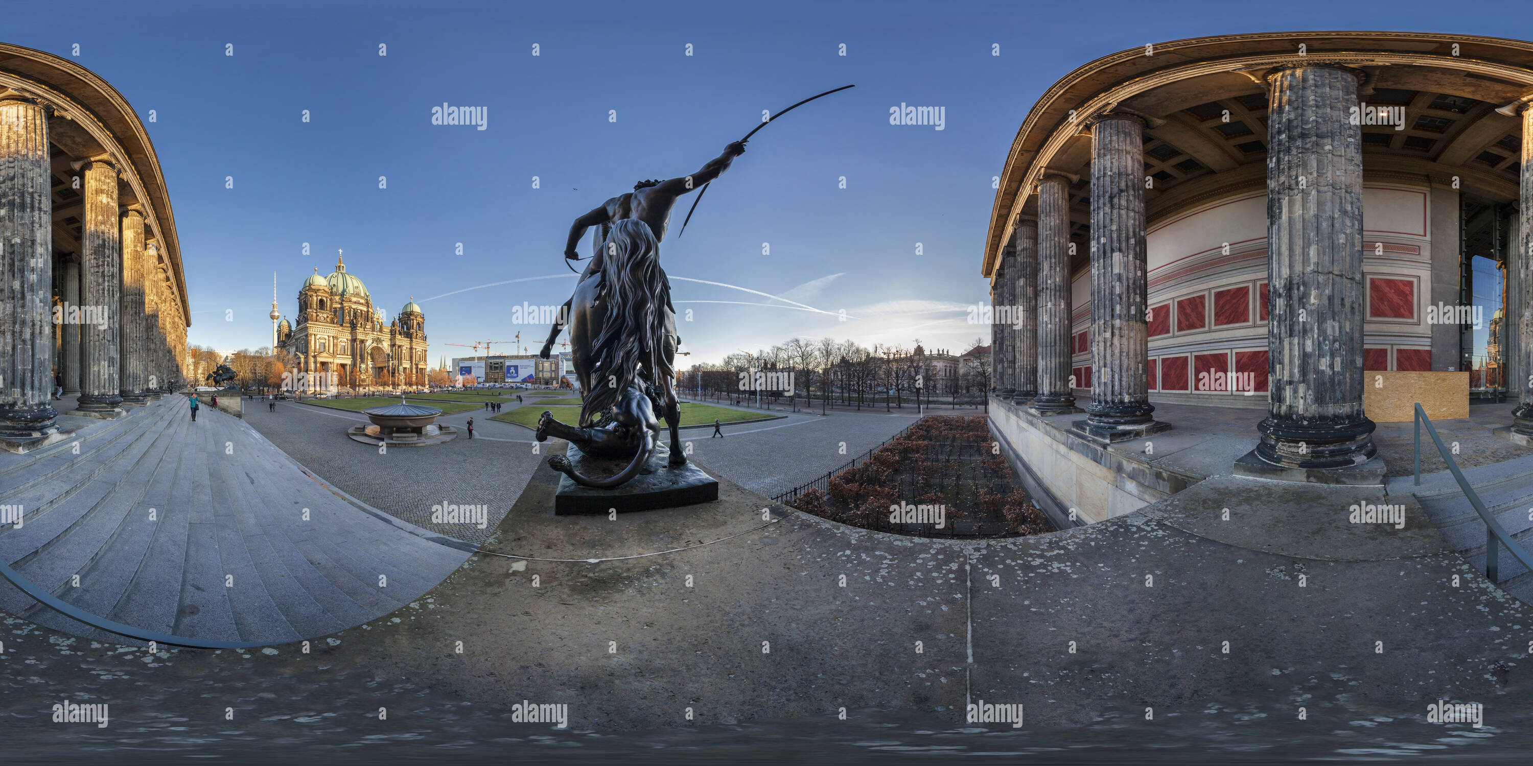 360 Grad Panorama Ansicht von Die Kathedrale von Altes Museum Lustgarten Park. Berlin