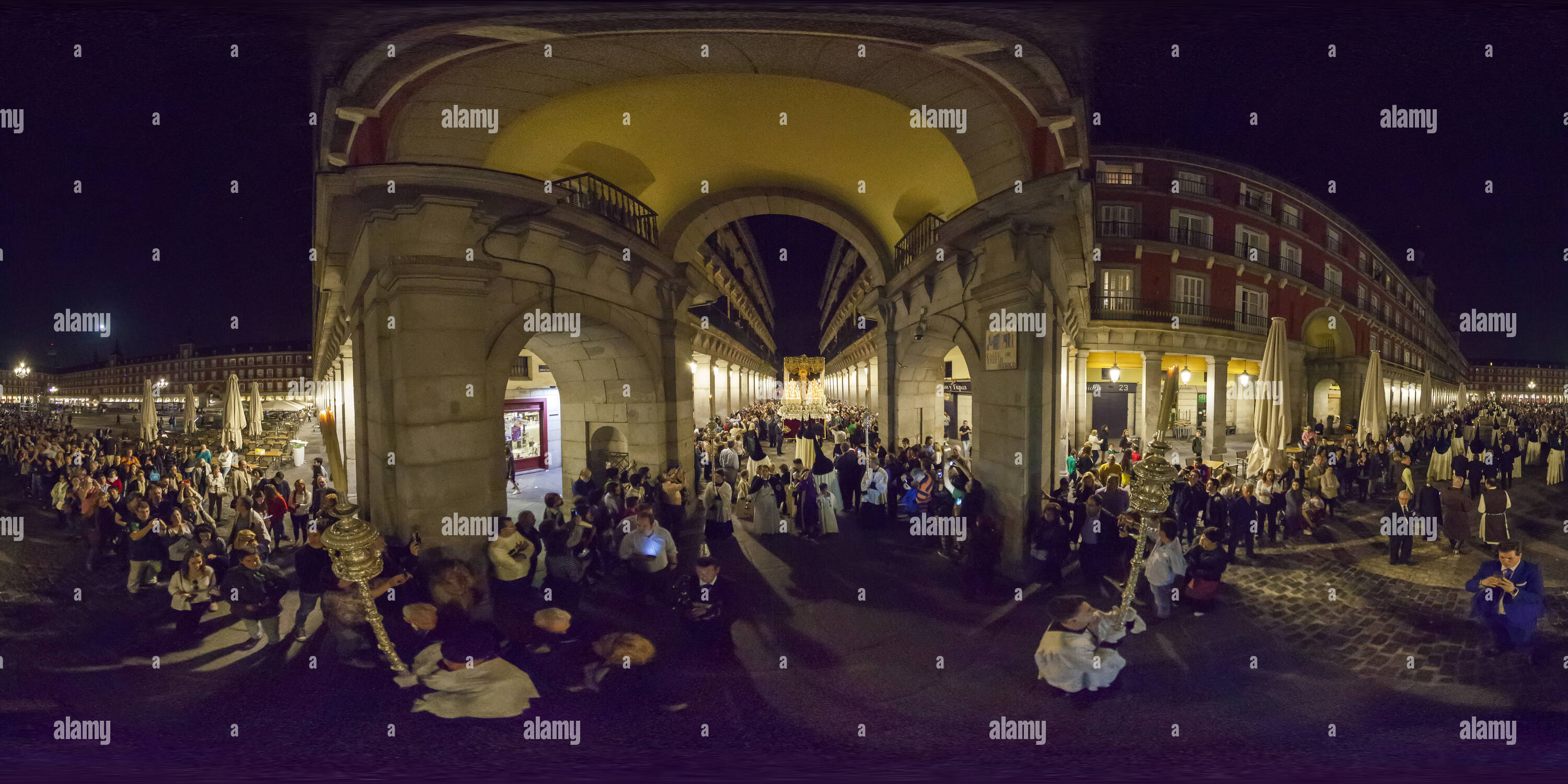 360 °Ansicht auf Heiligen Prozessionen in der Karwoche der Jungfrau