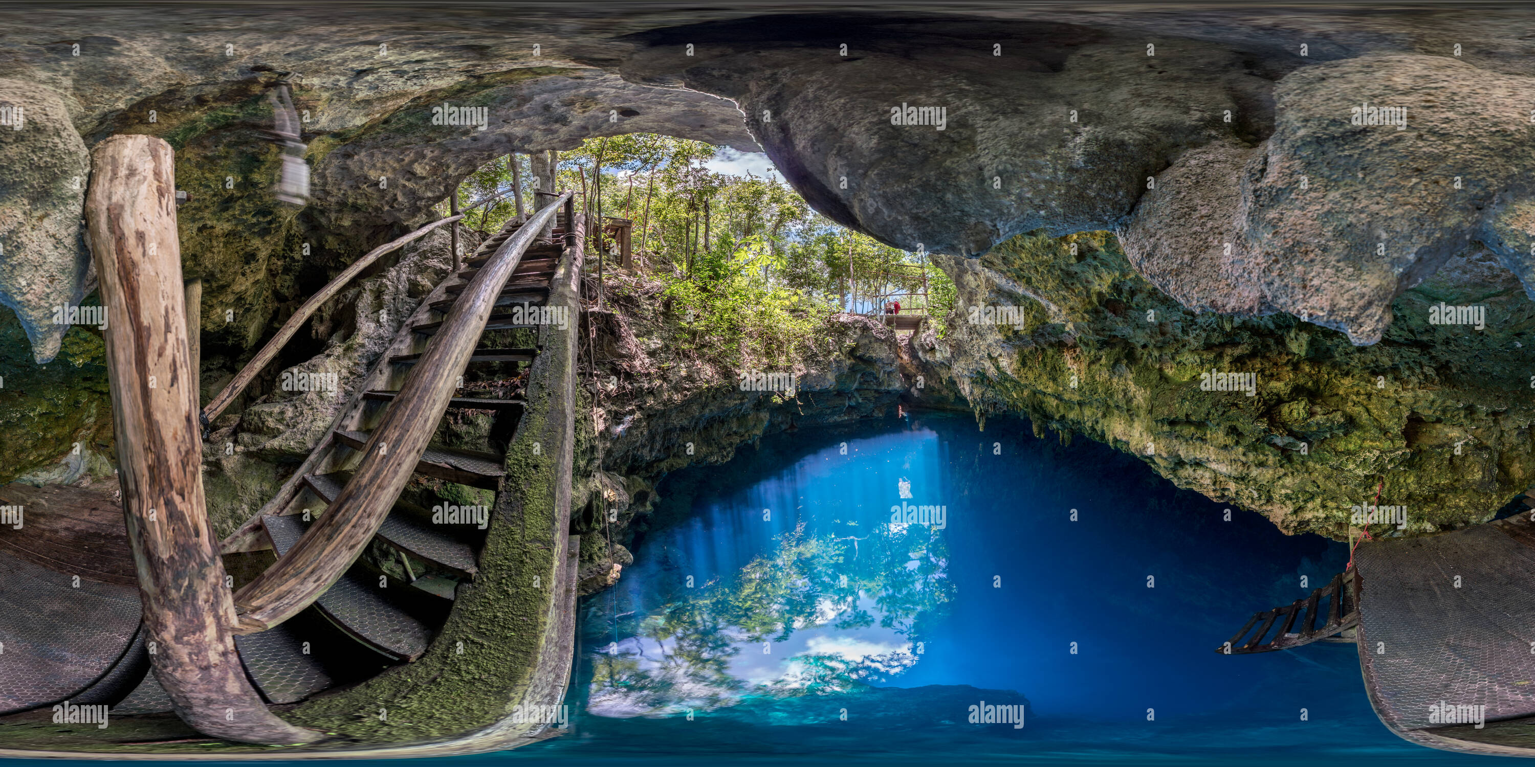 360 Grad Panorama Ansicht von Cenote El Grube