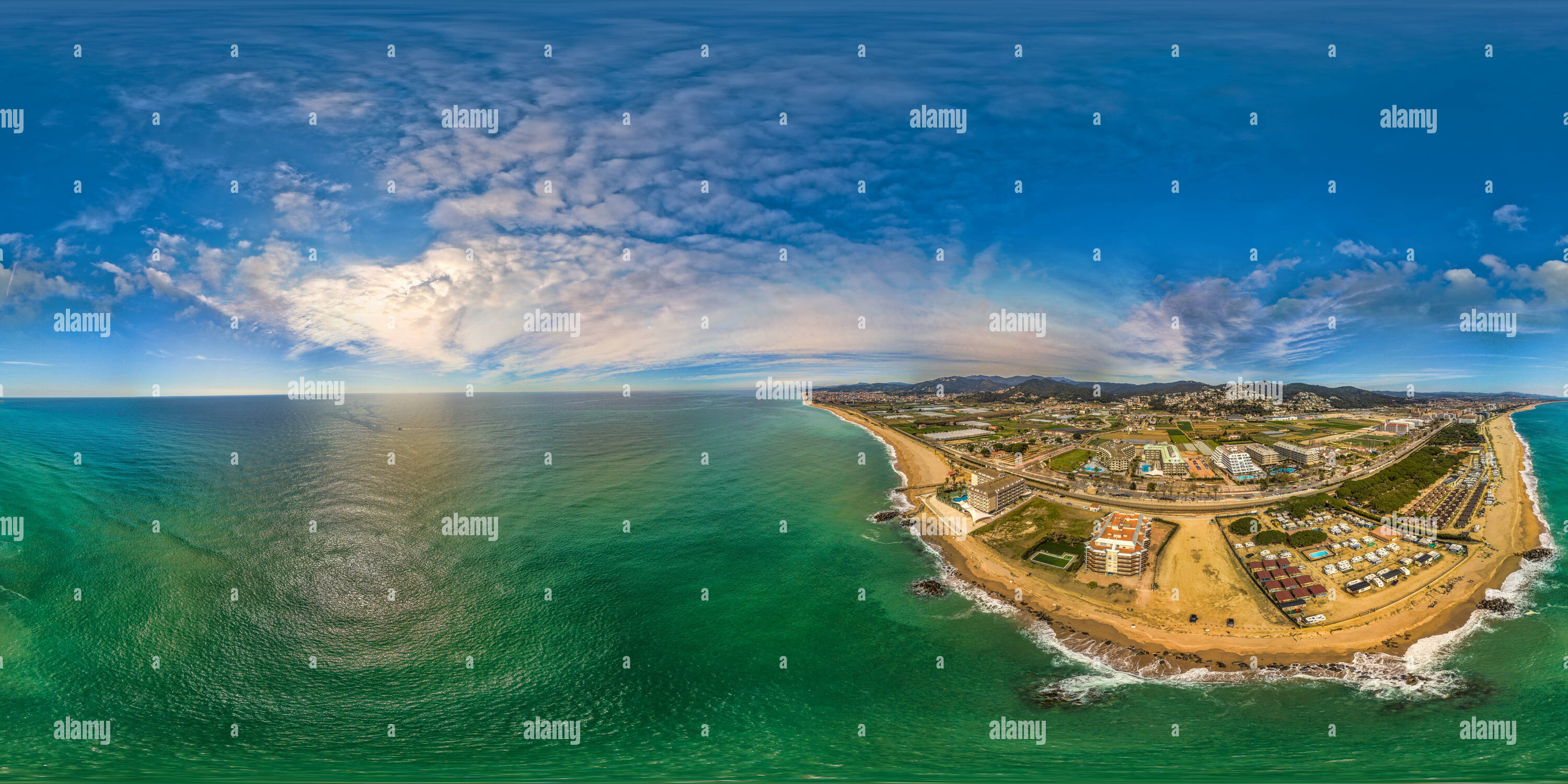 360 Grad Panorama Ansicht von Playa de Santa Susana. BCN in Anbetracht der Drohne.