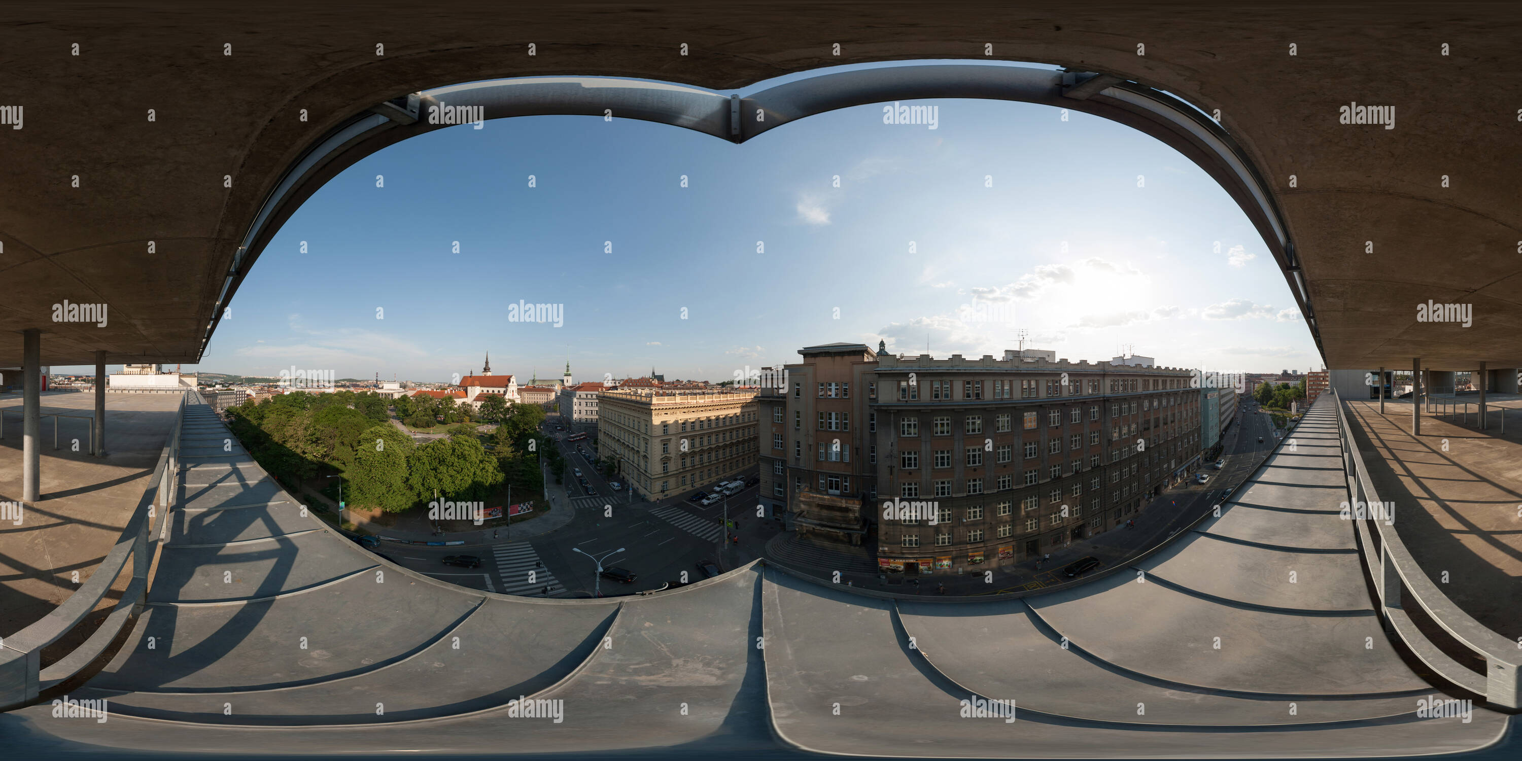 360 Grad Panorama Ansicht von Blick vom Parkplatz Haus Čéč naměstí in Brünn