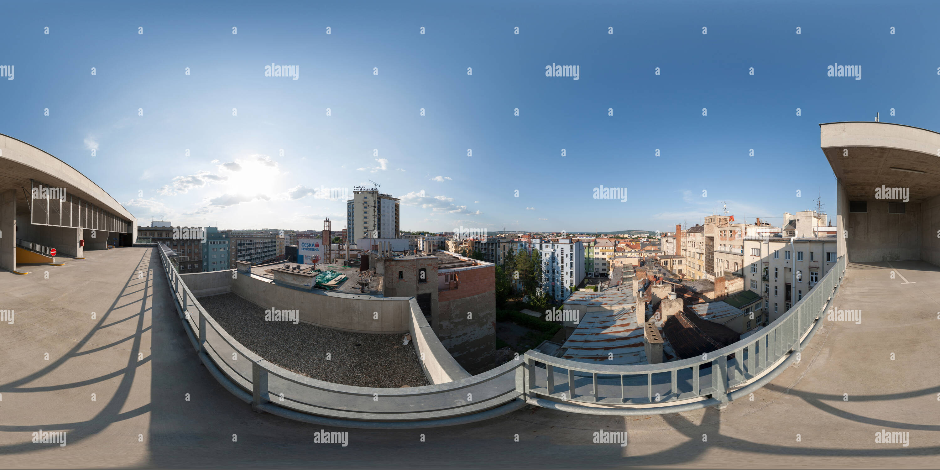 360 Grad Panorama Ansicht von Blick vom Parkplatz Haus Čéč naměstí in Brünn 2.