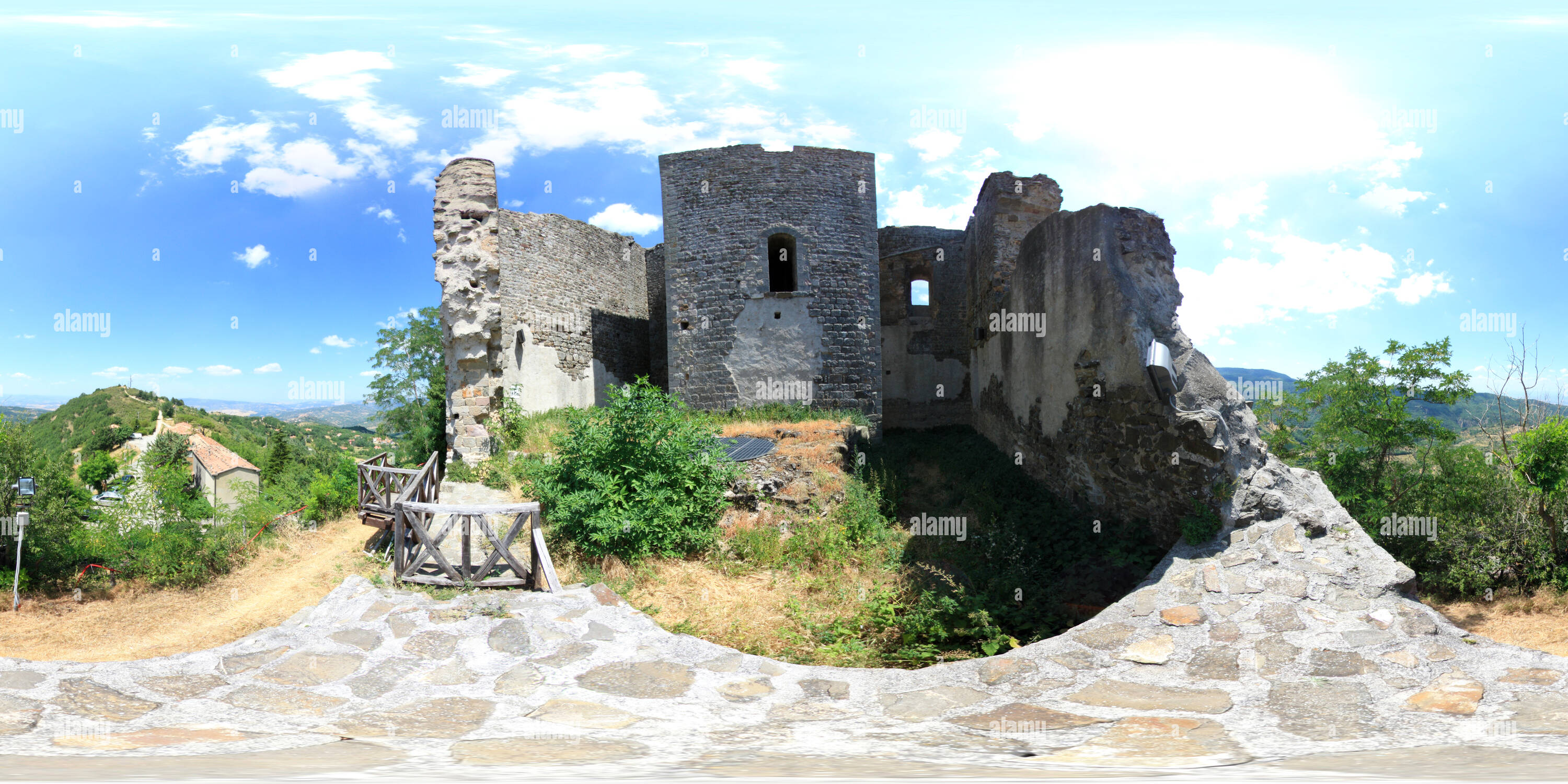 360 Grad Panorama Ansicht von Montelaterone-Castle