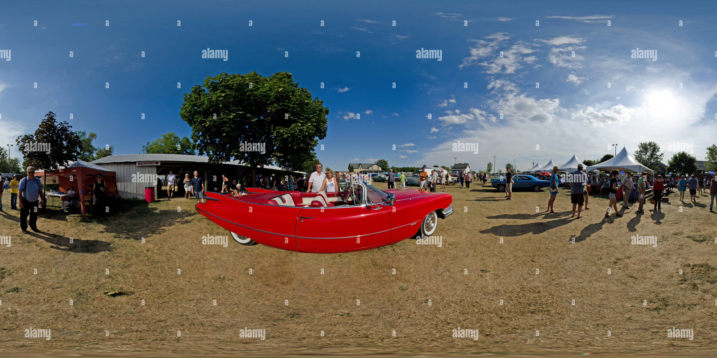 360 Grad Panorama Ansicht von Fett Rot Cadillac