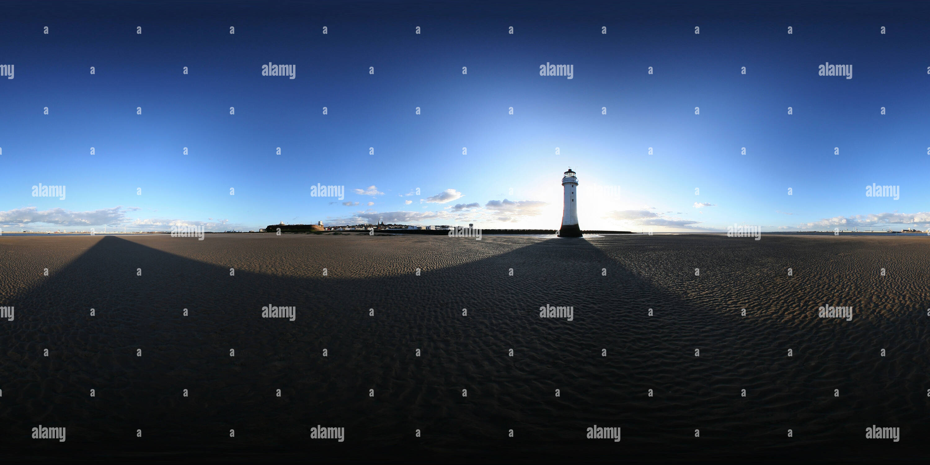 360 Grad Panorama Ansicht von Abends über New Brighton Leuchtturm, South Wirral Coastal Park