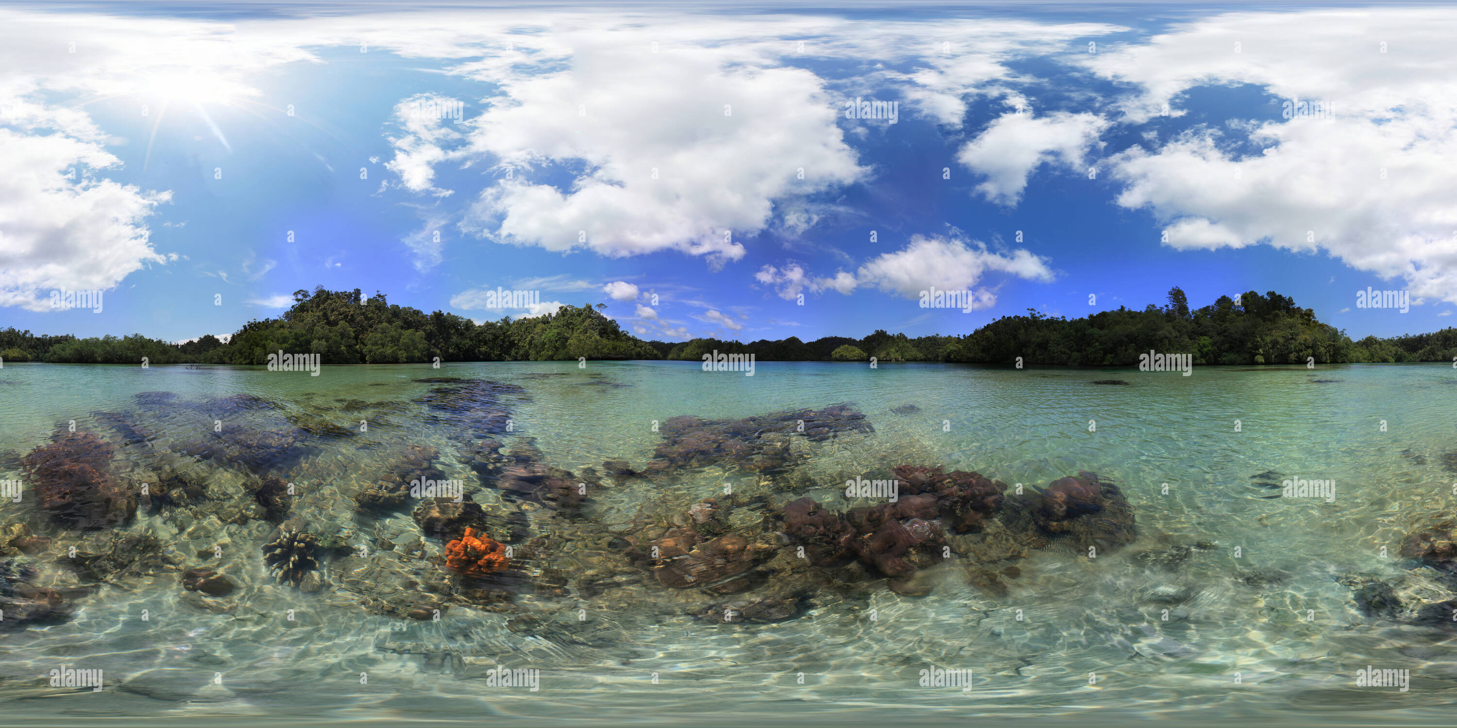 360 Grad Panorama Ansicht von Indonesien - Raja Ampat Inseln - Pulau Gam, versteckte Bucht