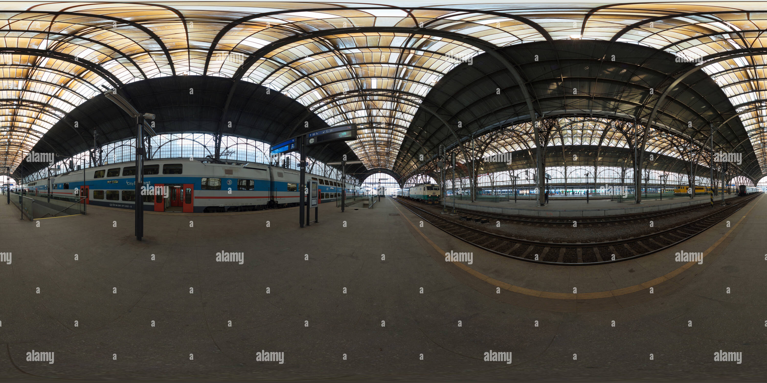 360 Grad Panorama Ansicht von Prager Hauptbahnhof